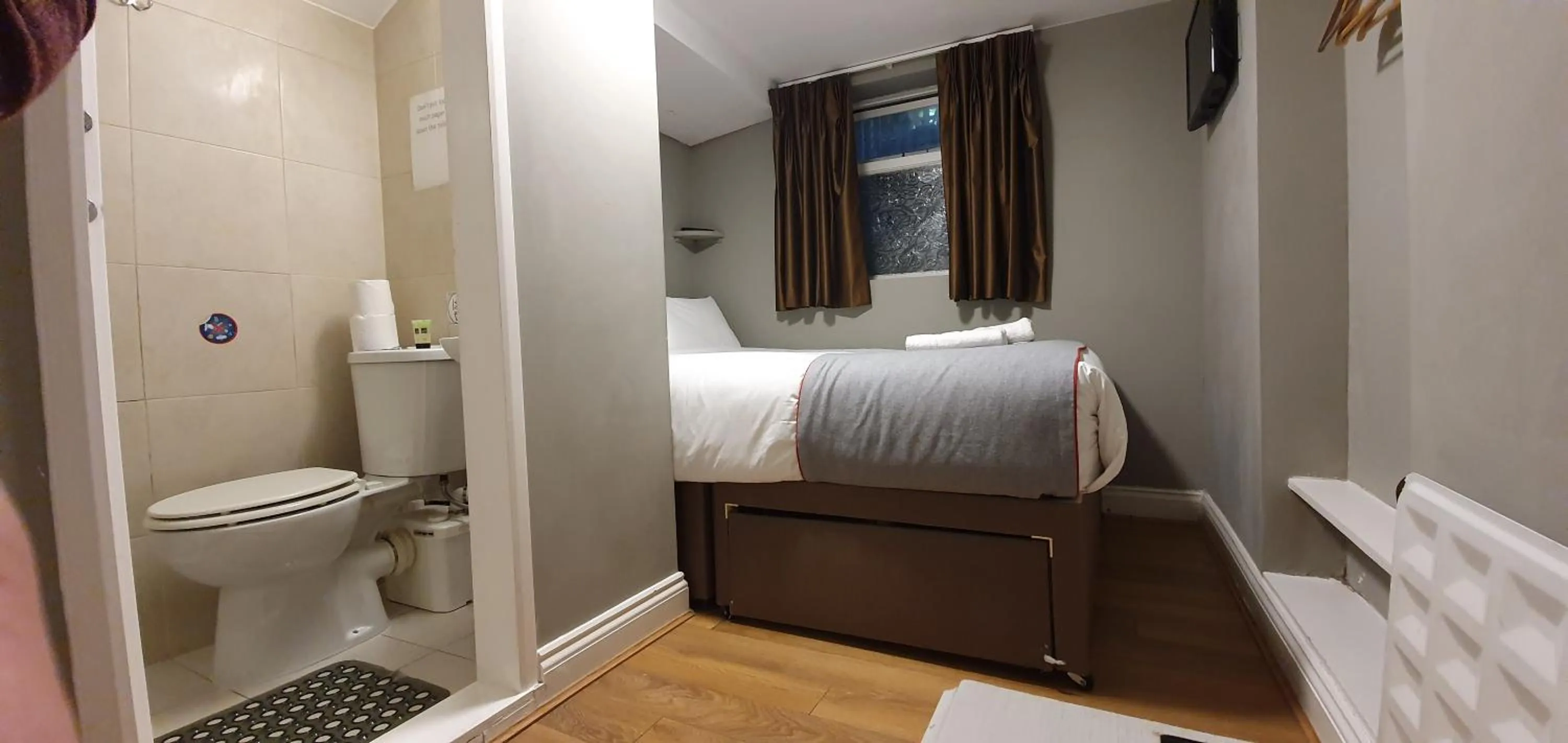 Bedroom in Belgravia Rooms Hotel