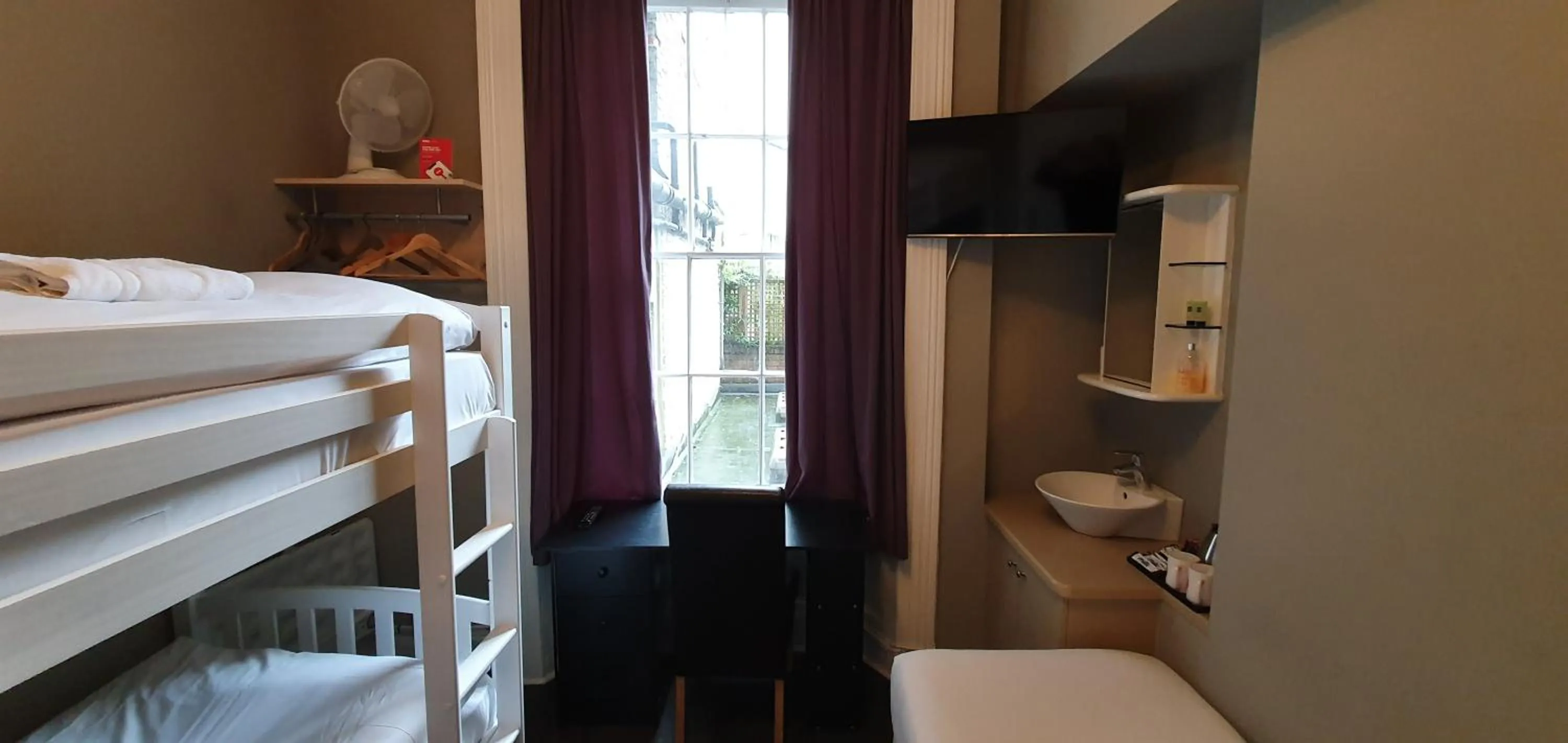 Bedroom in Belgravia Rooms Hotel