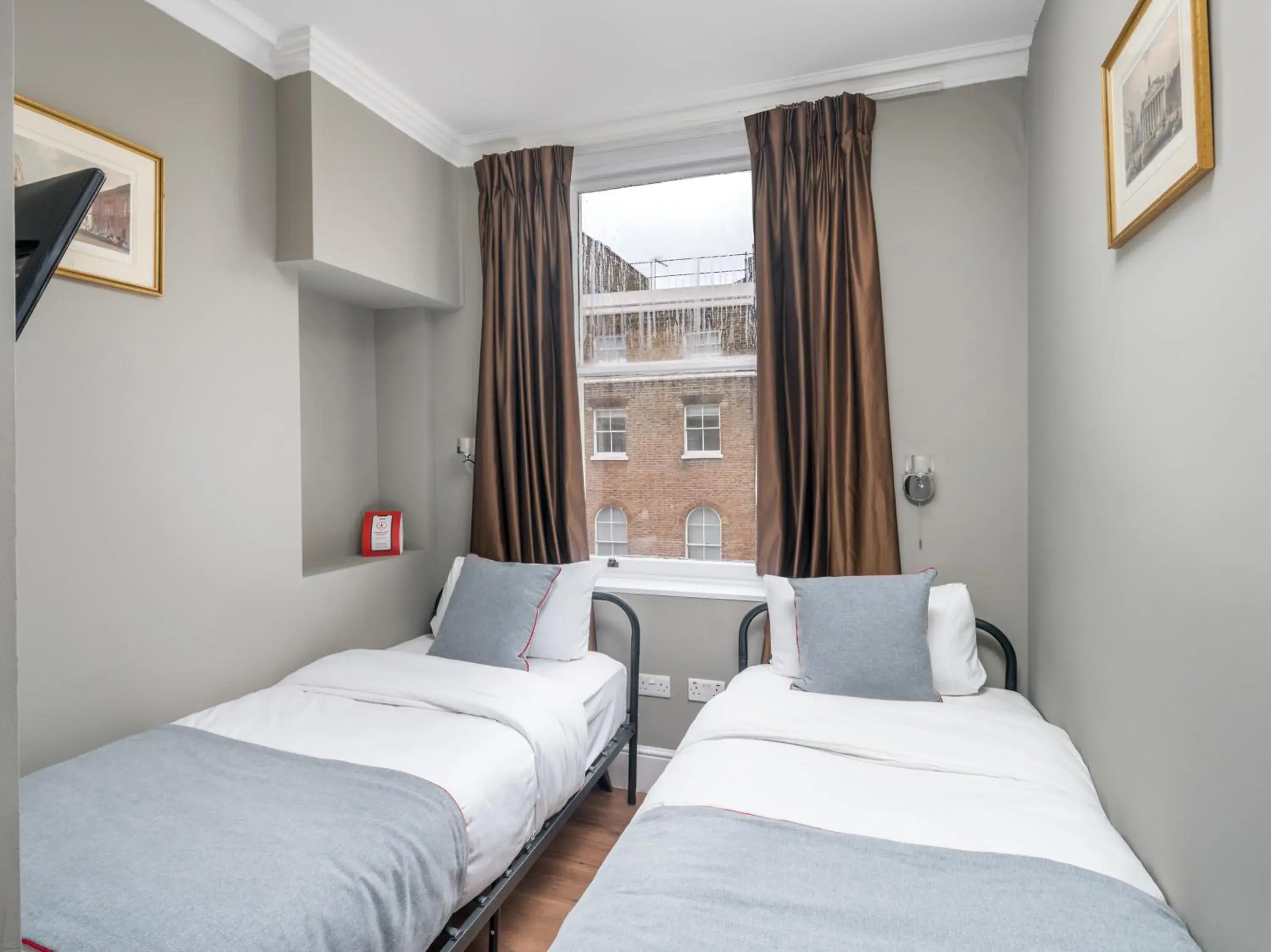 Standard Twin Room in Belgravia Rooms Hotel Standard Twin Room in Belgravia Rooms Hotel