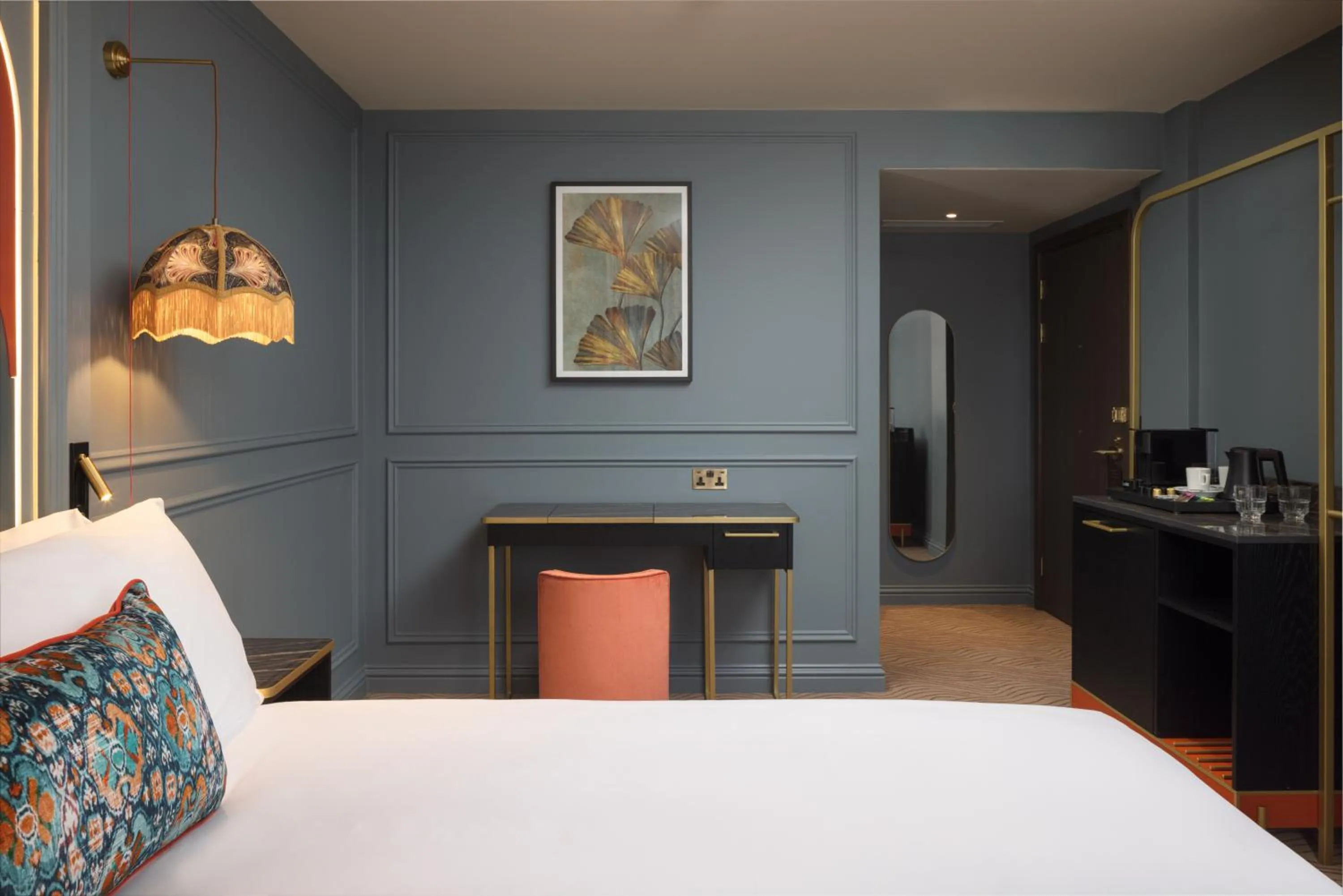 Bedroom, Bed in The Kensington Hideaway