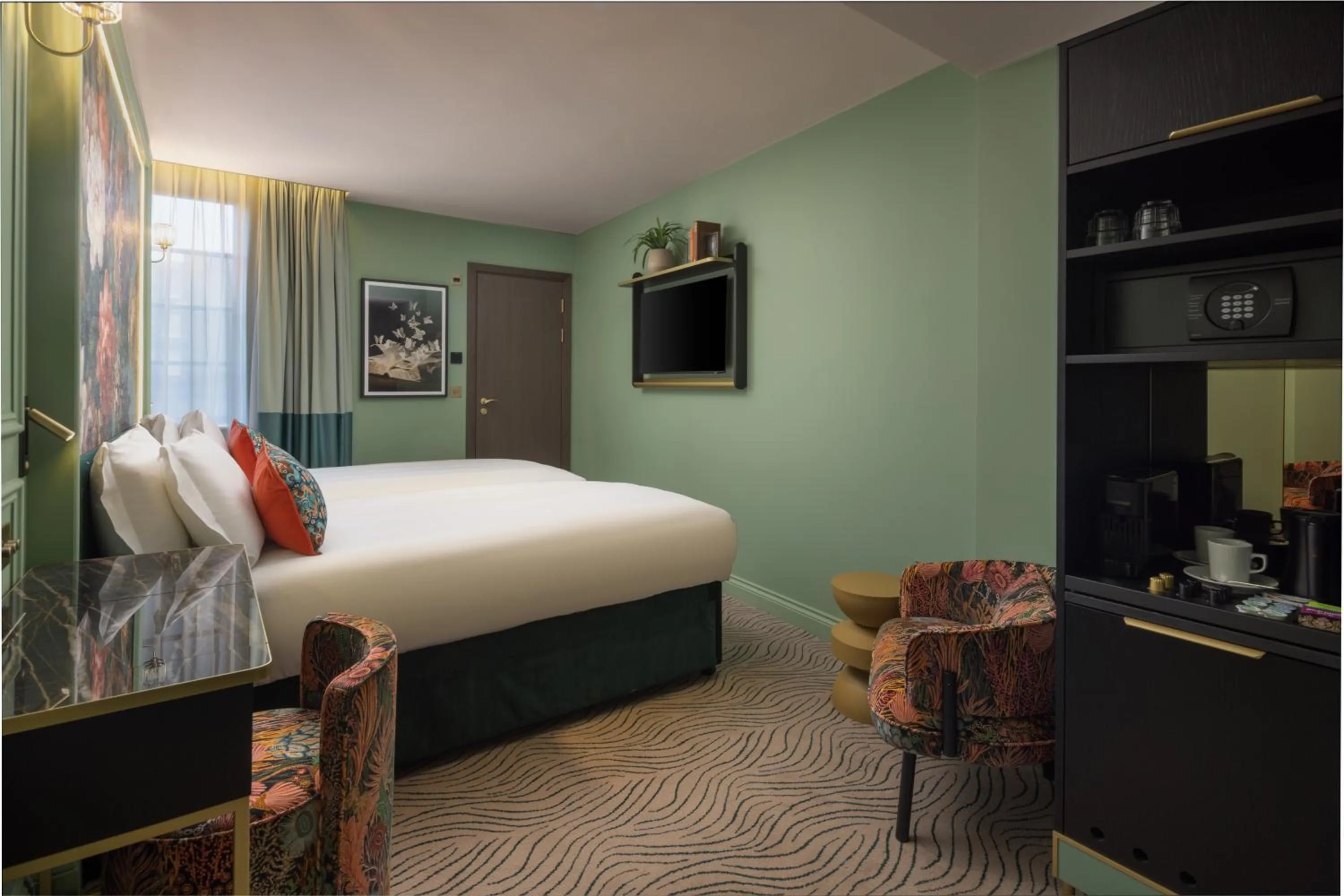 Bedroom, Bed in The Kensington Hideaway