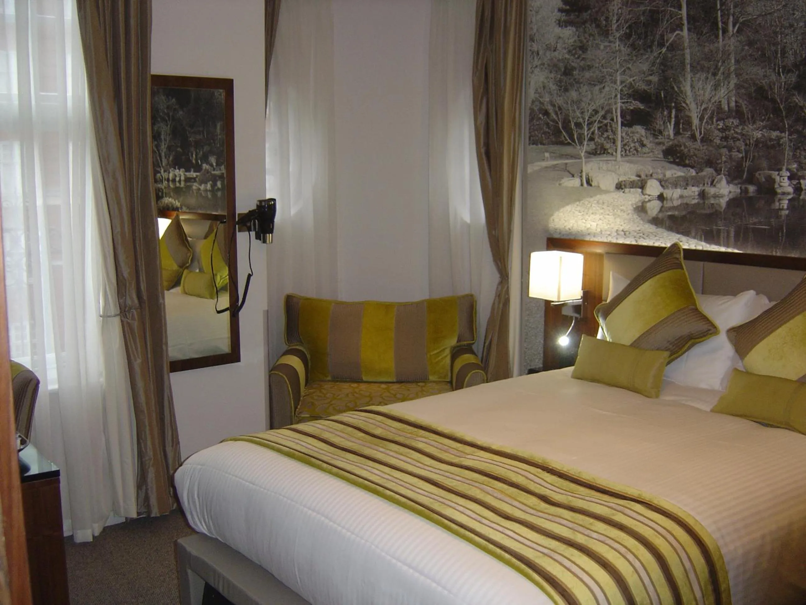 Bedroom, Room Photo in Seraphine Kensington Olympia