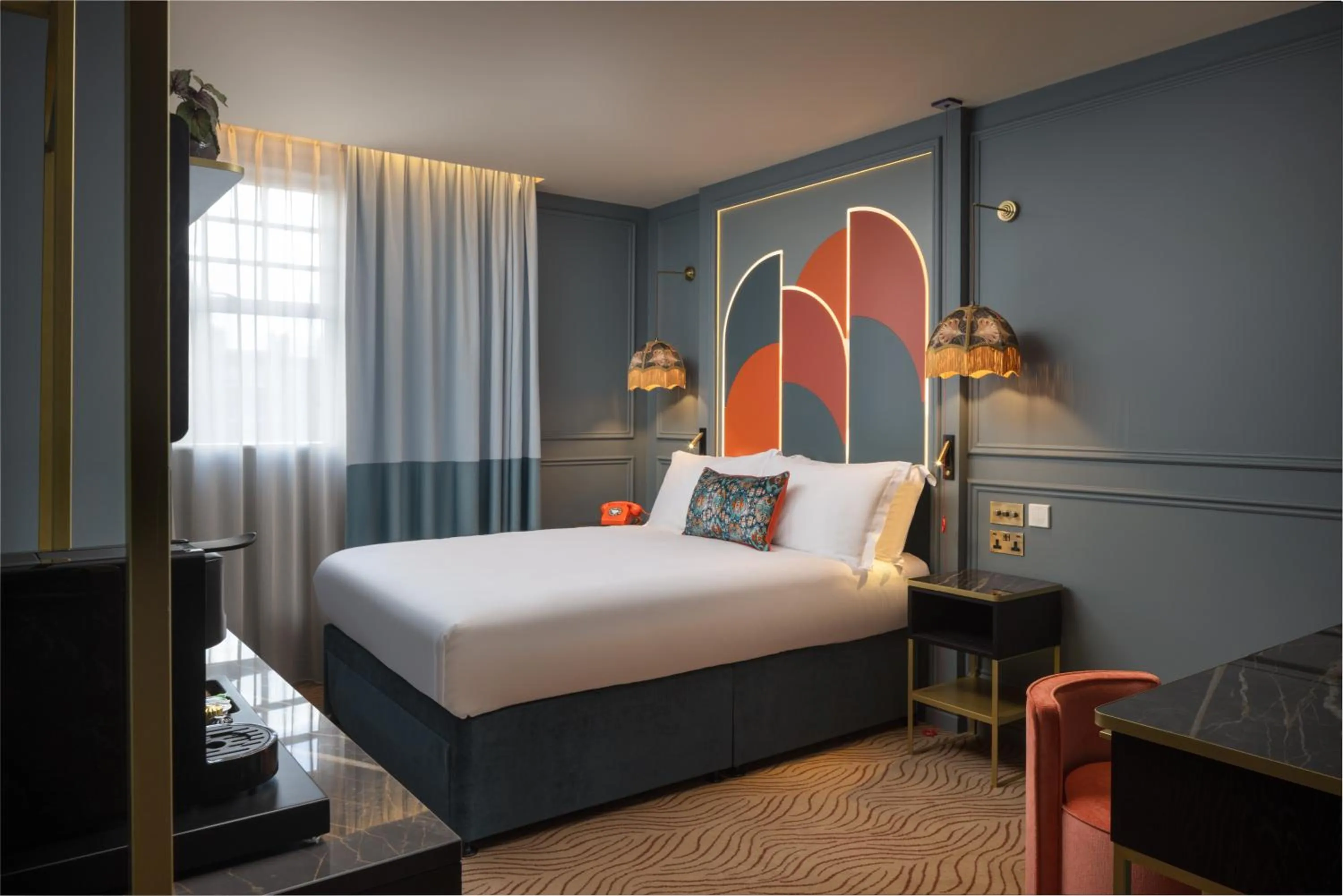 Bedroom, Bed in The Kensington Hideaway