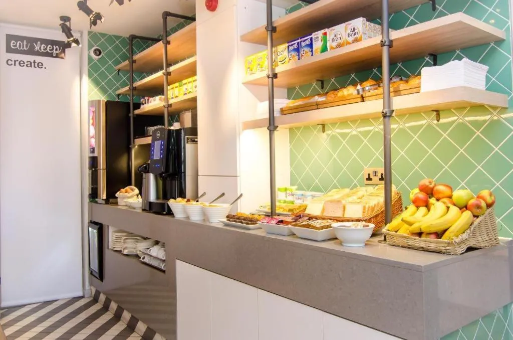 Food and drinks in Seraphine Kensington Olympia