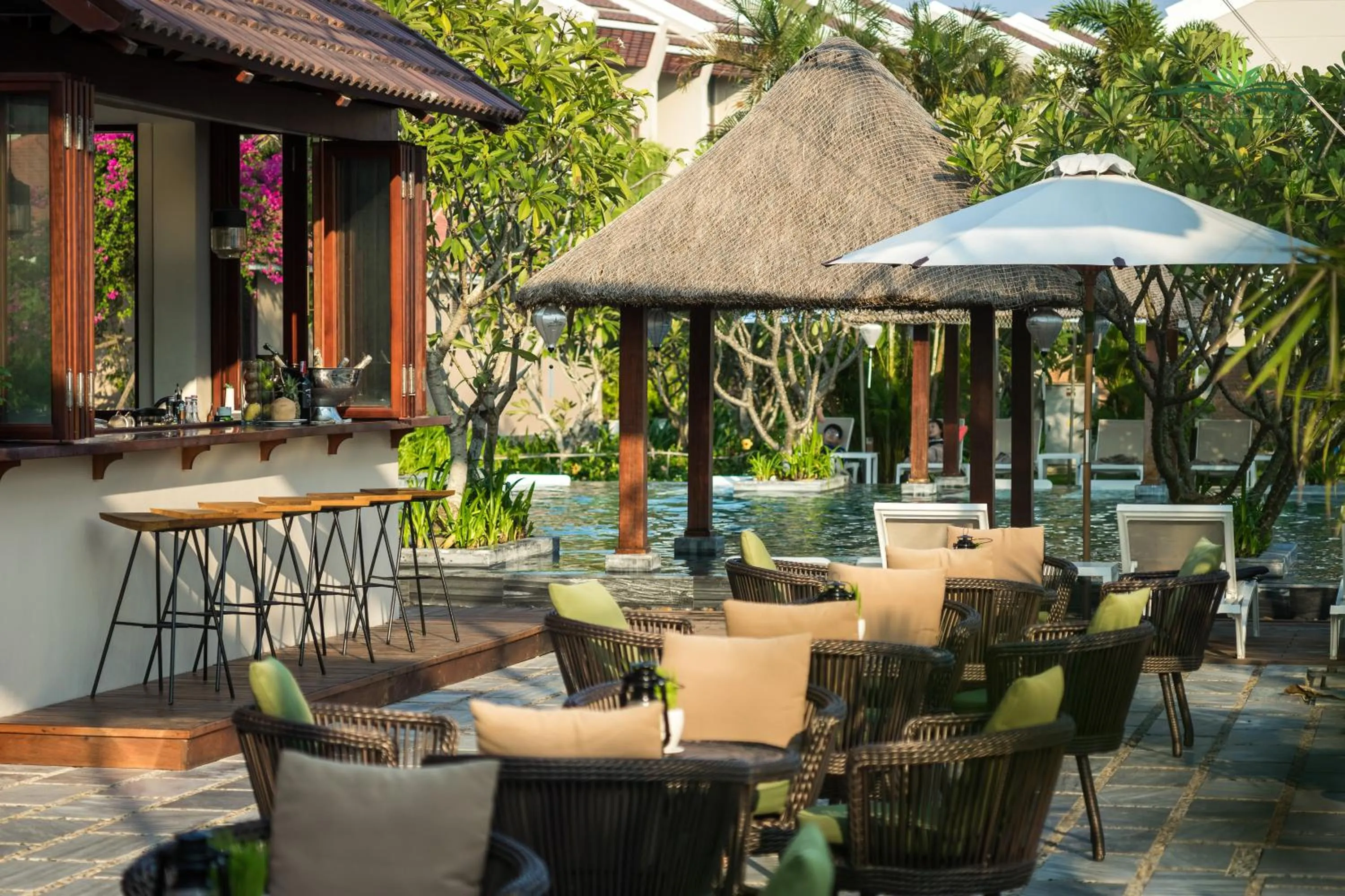 Lounge or bar in Silk Sense Hoi An River Resort - Green Luxury Escape