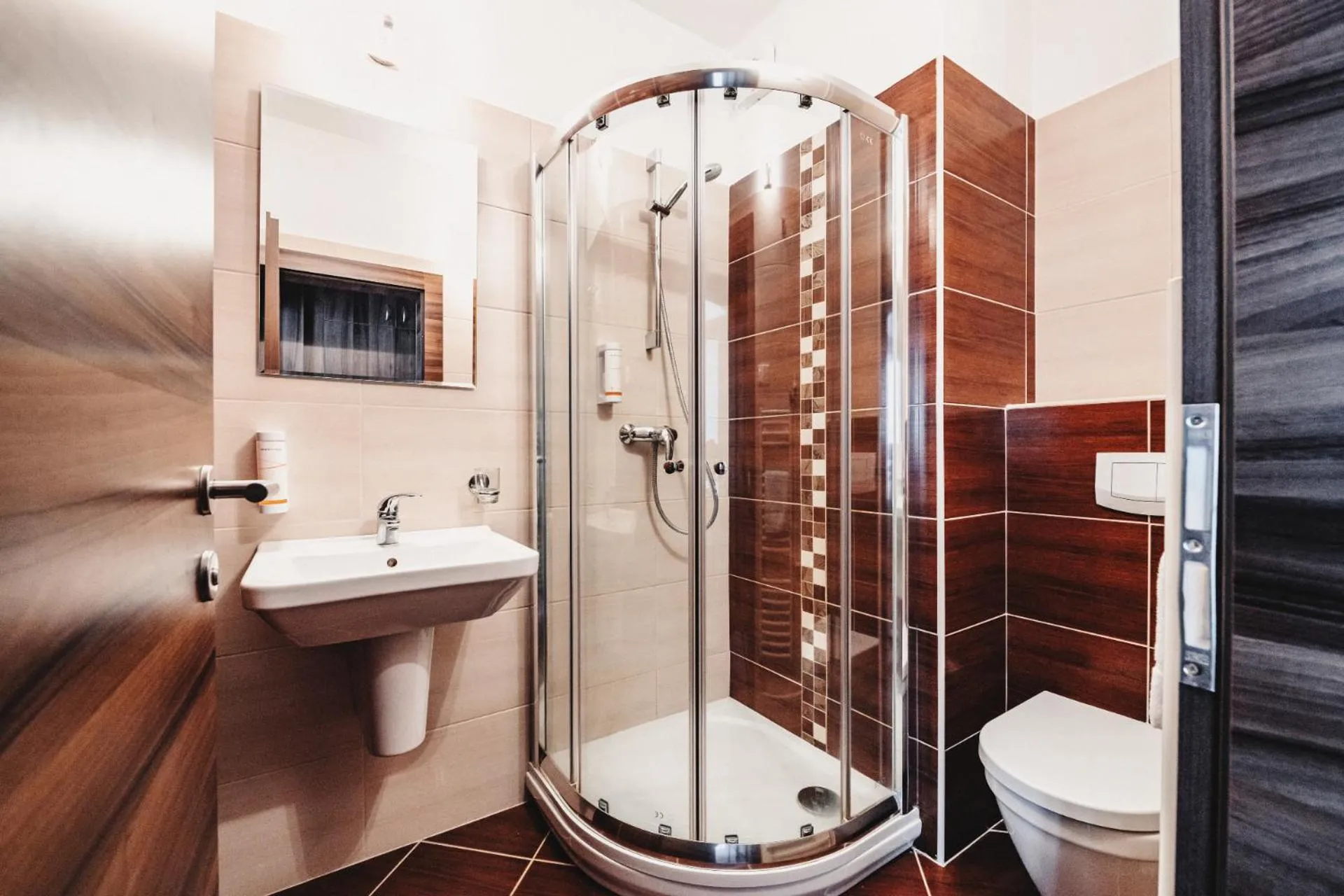 Shower in Hotel Palcát