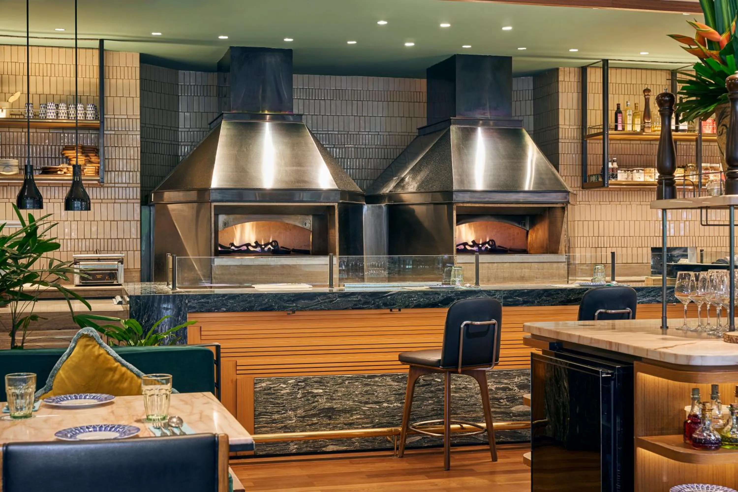 Restaurant/places to eat in InterContinental Singapore Robertson Quay by IHG