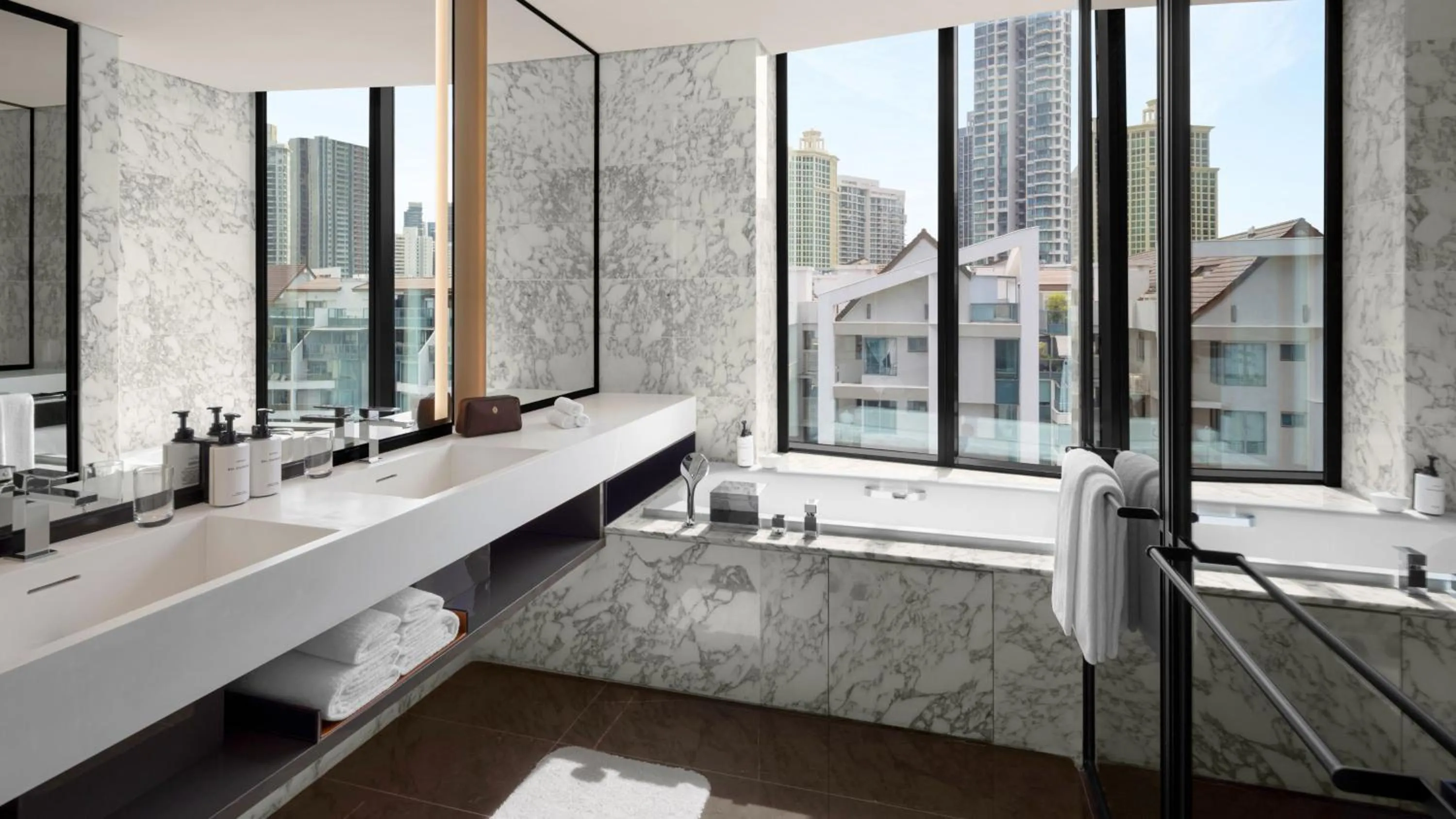 Bathroom in InterContinental Singapore Robertson Quay by IHG