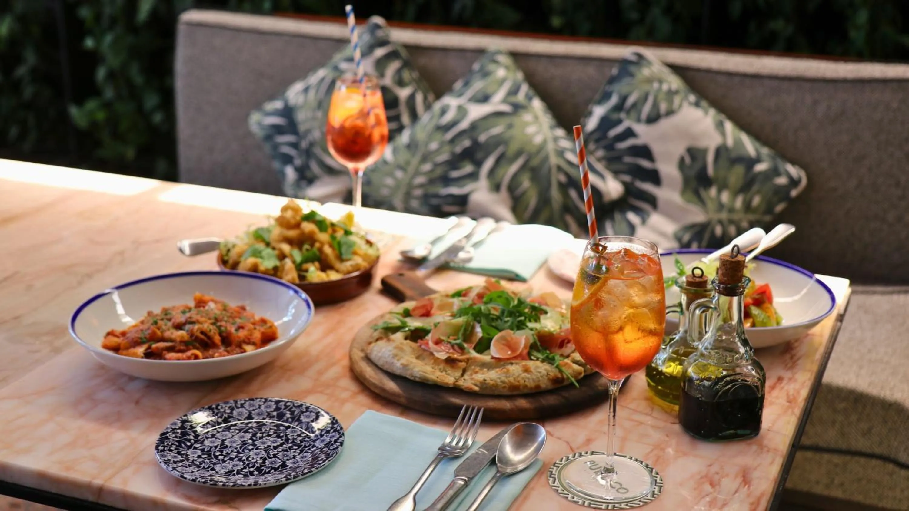 Restaurant/places to eat in InterContinental Singapore Robertson Quay by IHG