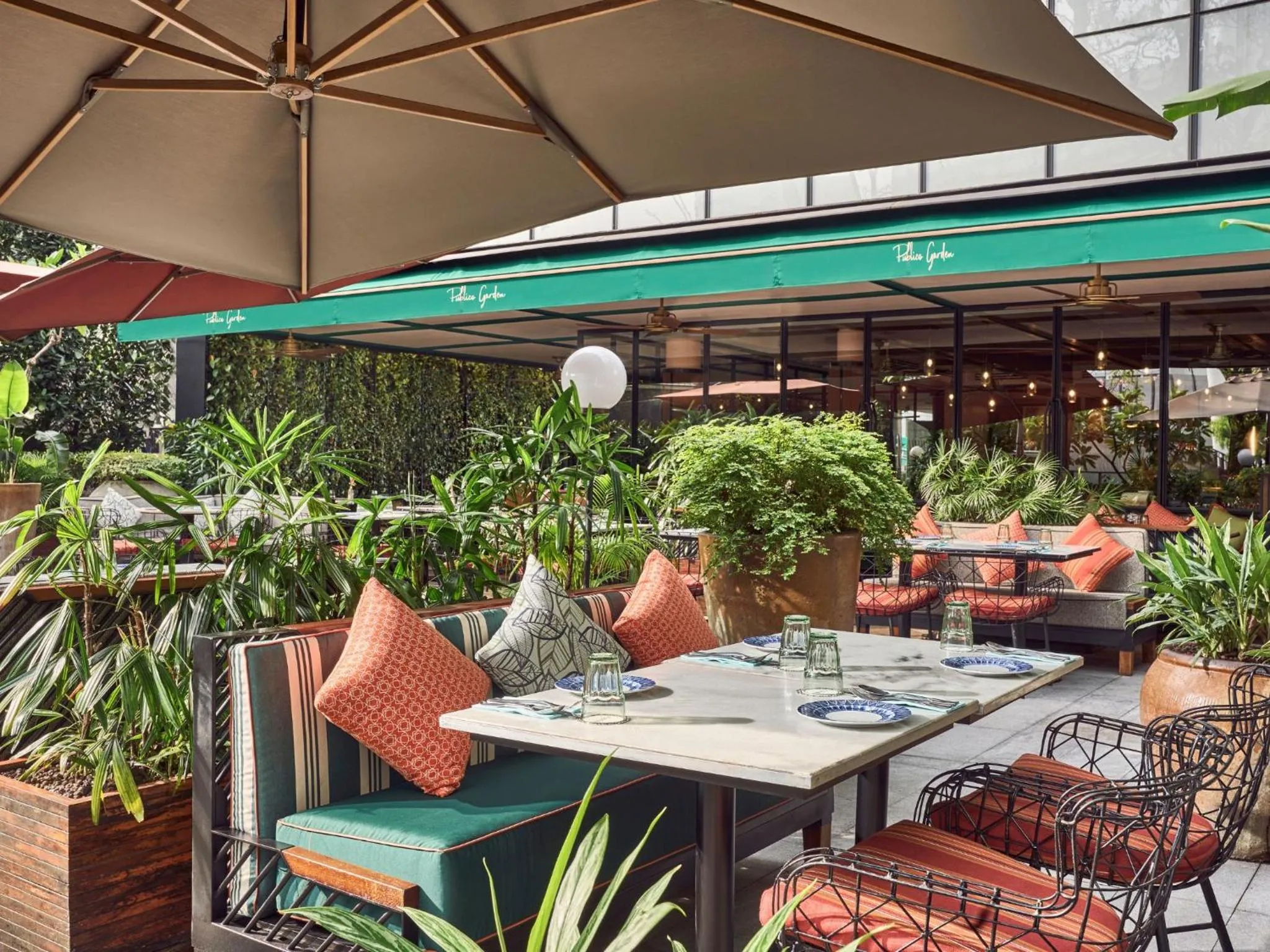 Restaurant/places to eat in InterContinental Singapore Robertson Quay by IHG