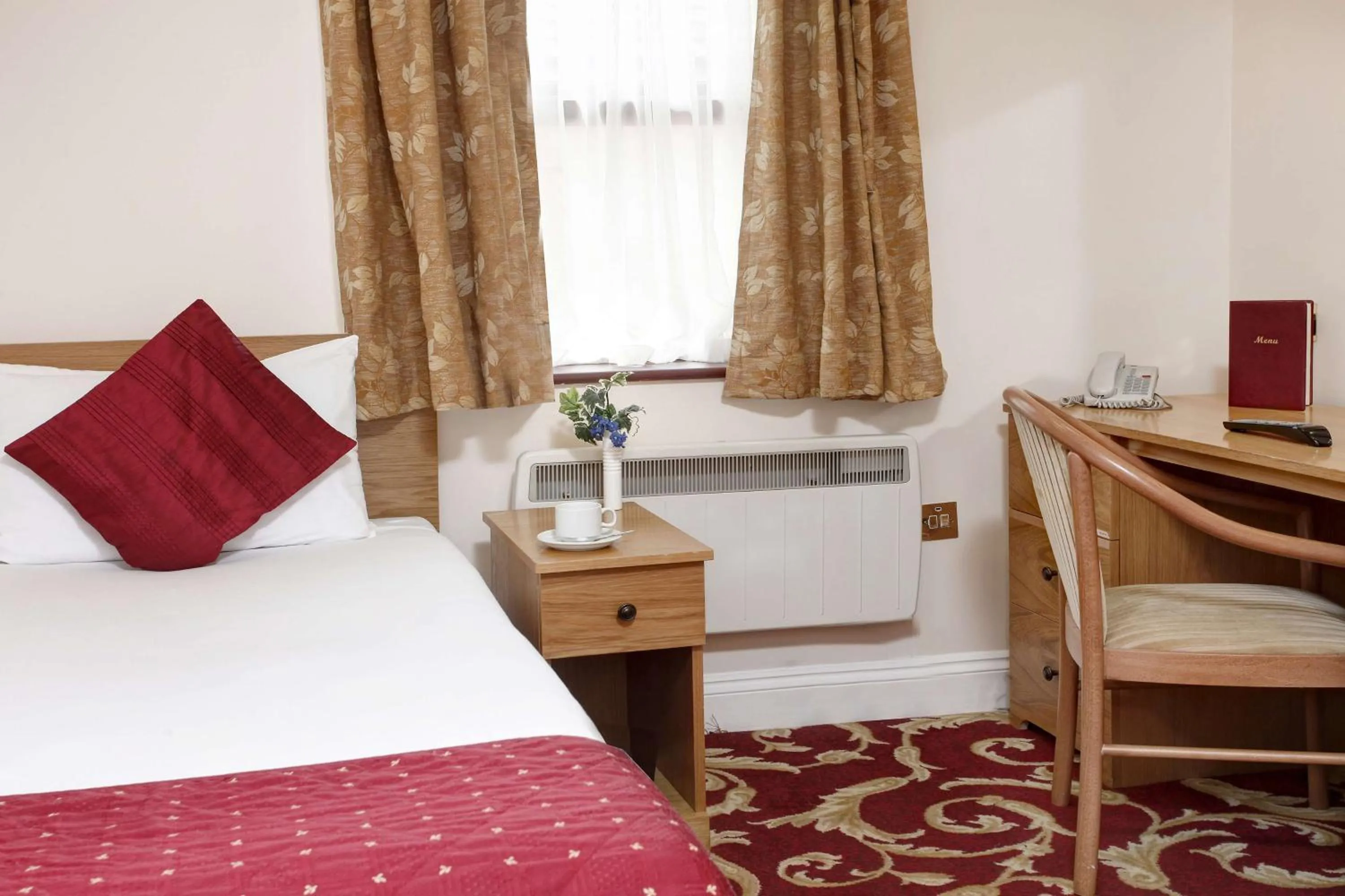 Bedroom, Bed in Best Western London Ilford Hotel