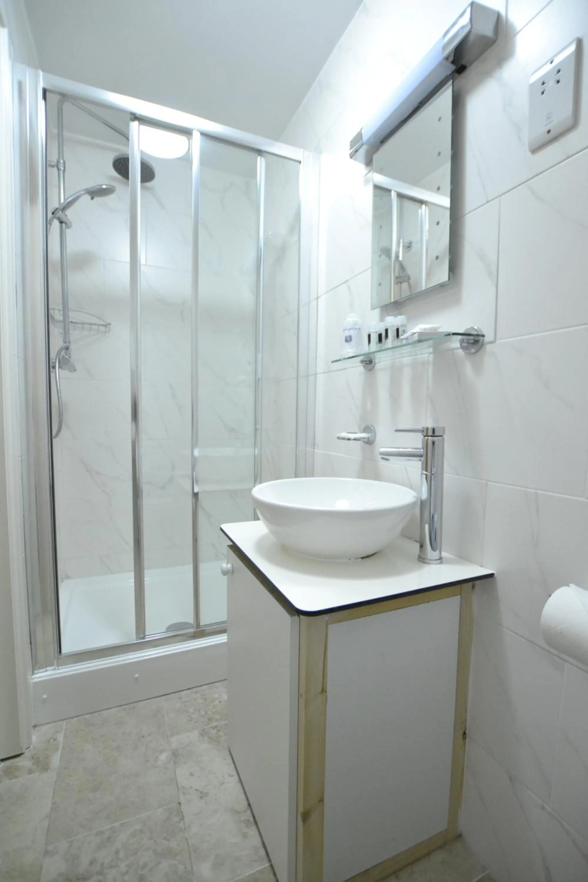 Bathroom in Best Western London Ilford Hotel