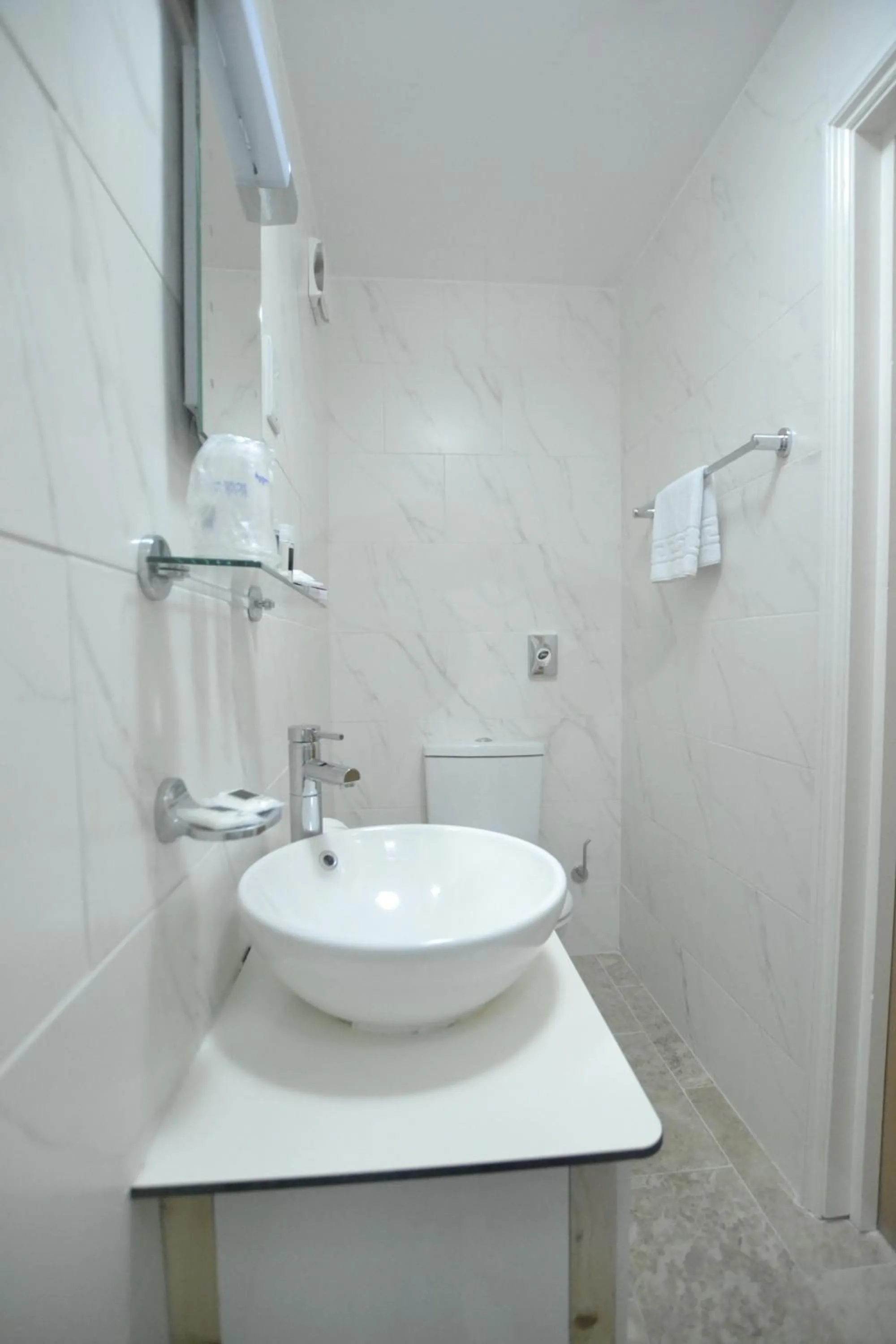 Bathroom in Best Western London Ilford Hotel