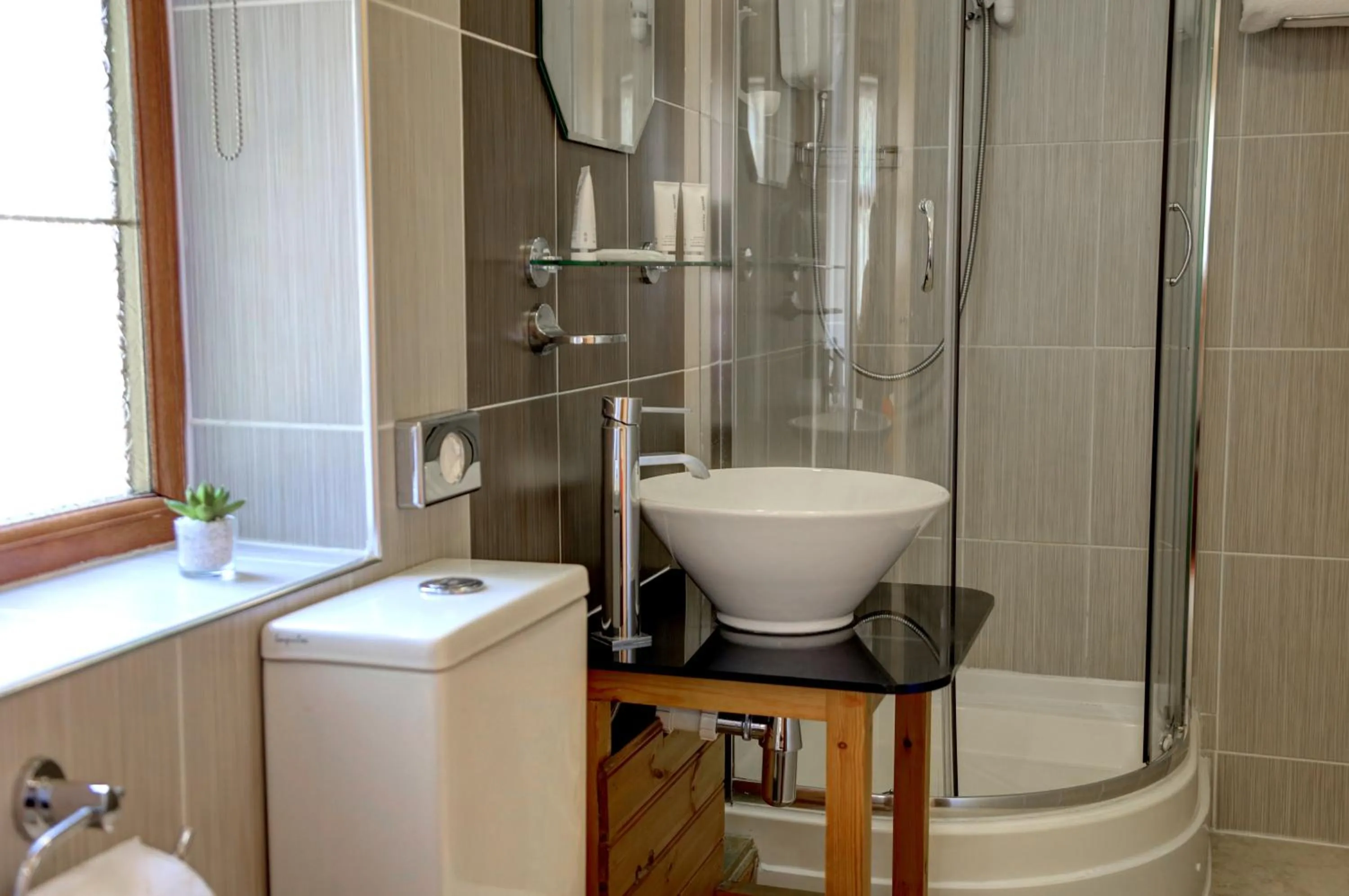 Public Bath in Best Western London Ilford Hotel