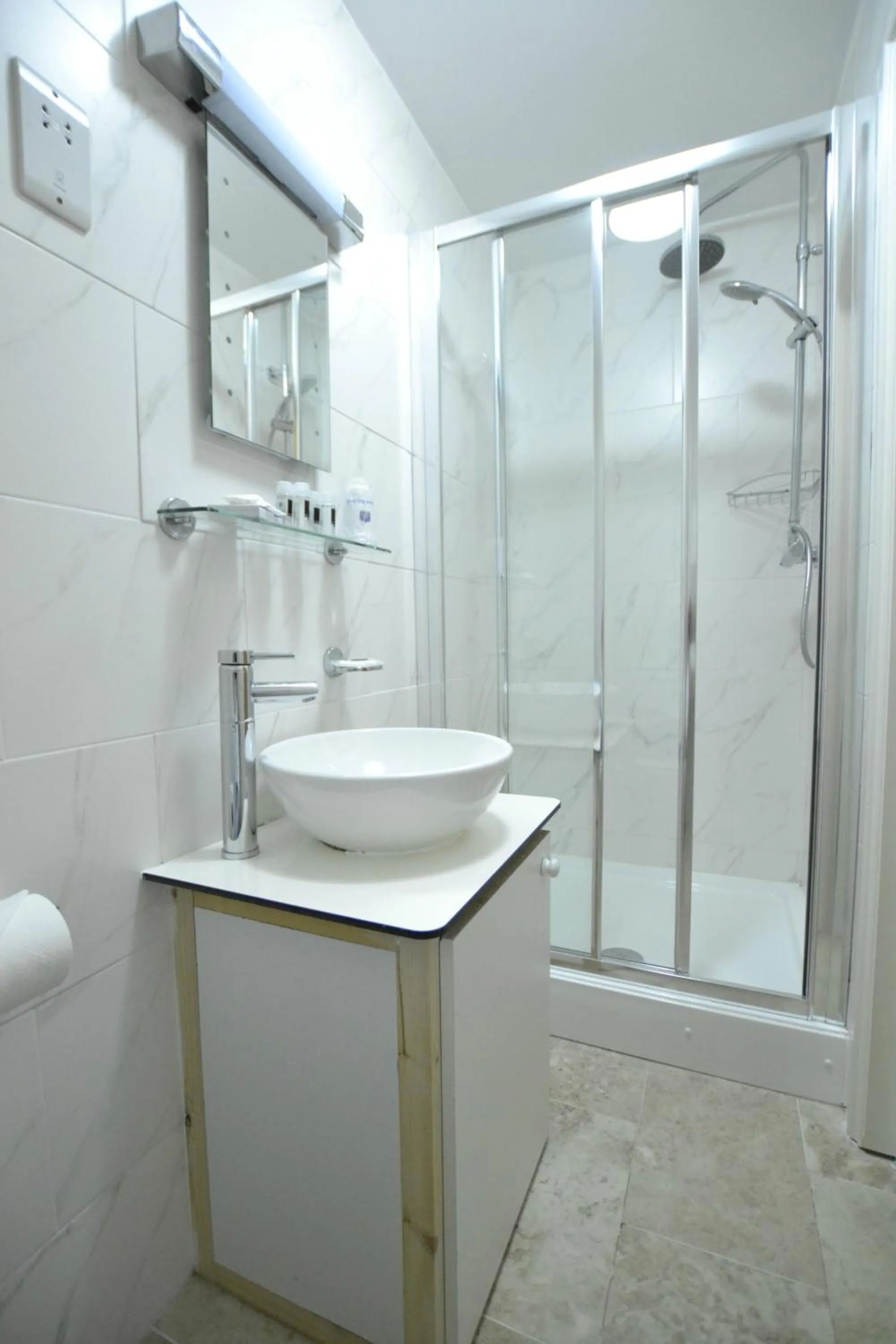 Bathroom in Best Western London Ilford Hotel