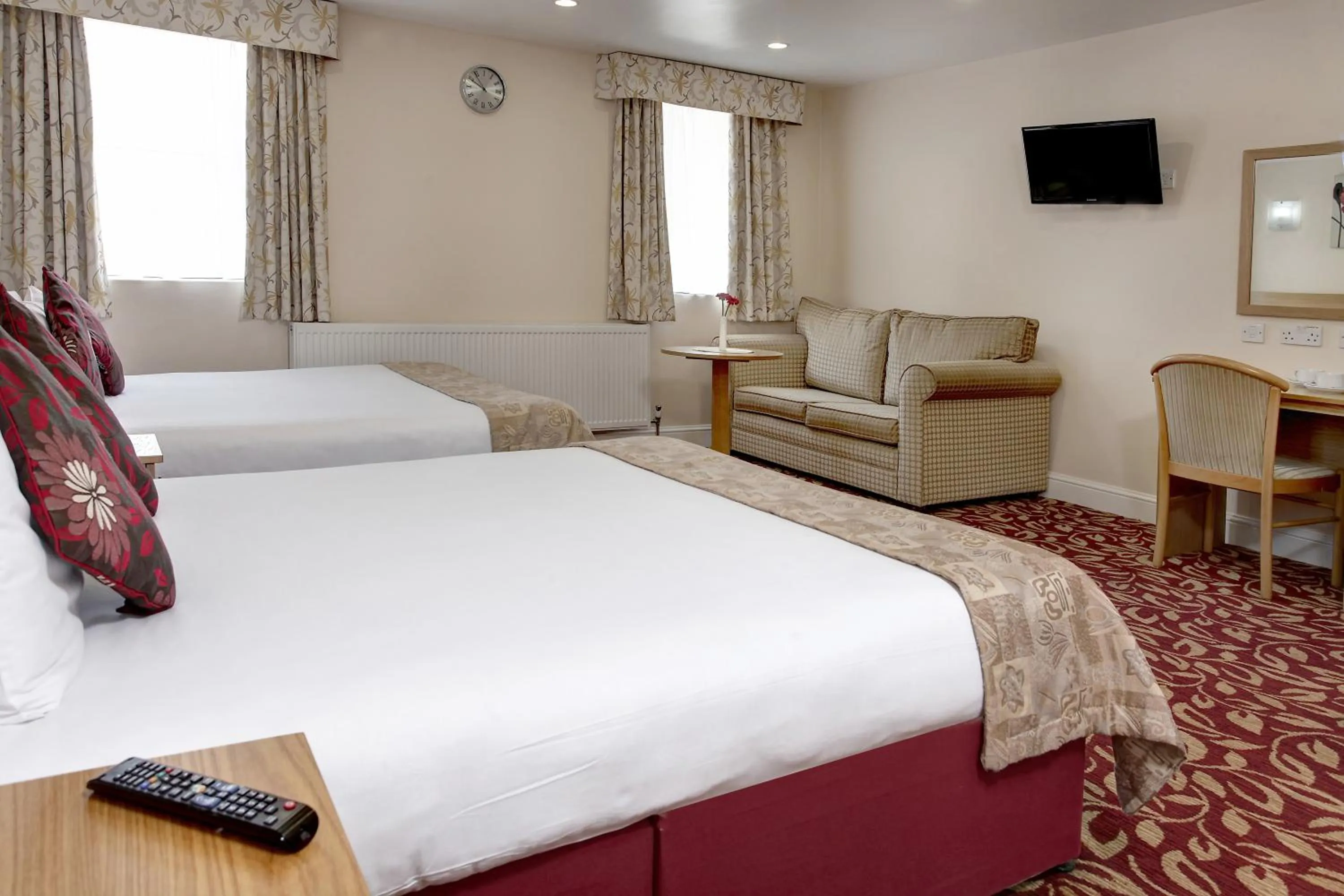 Photo of the whole room, Bed in Best Western London Ilford Hotel