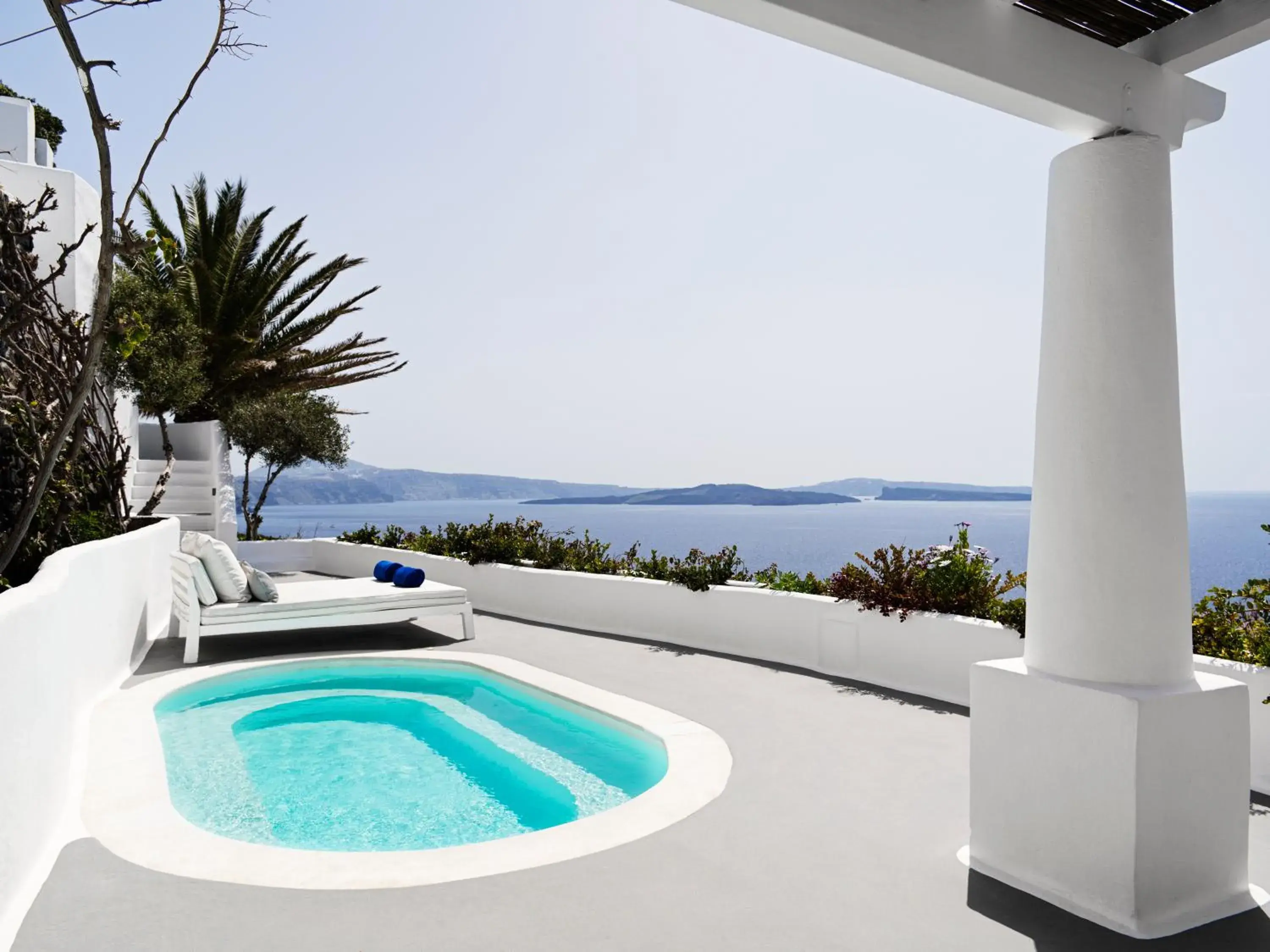 Honeymoon Suite with Plunge Pool in Katikies Santorini - The Leading Hotels Of The World Honeymoon Suite with Plunge Pool in Katikies Santorini - The Leading Hotels Of The World
