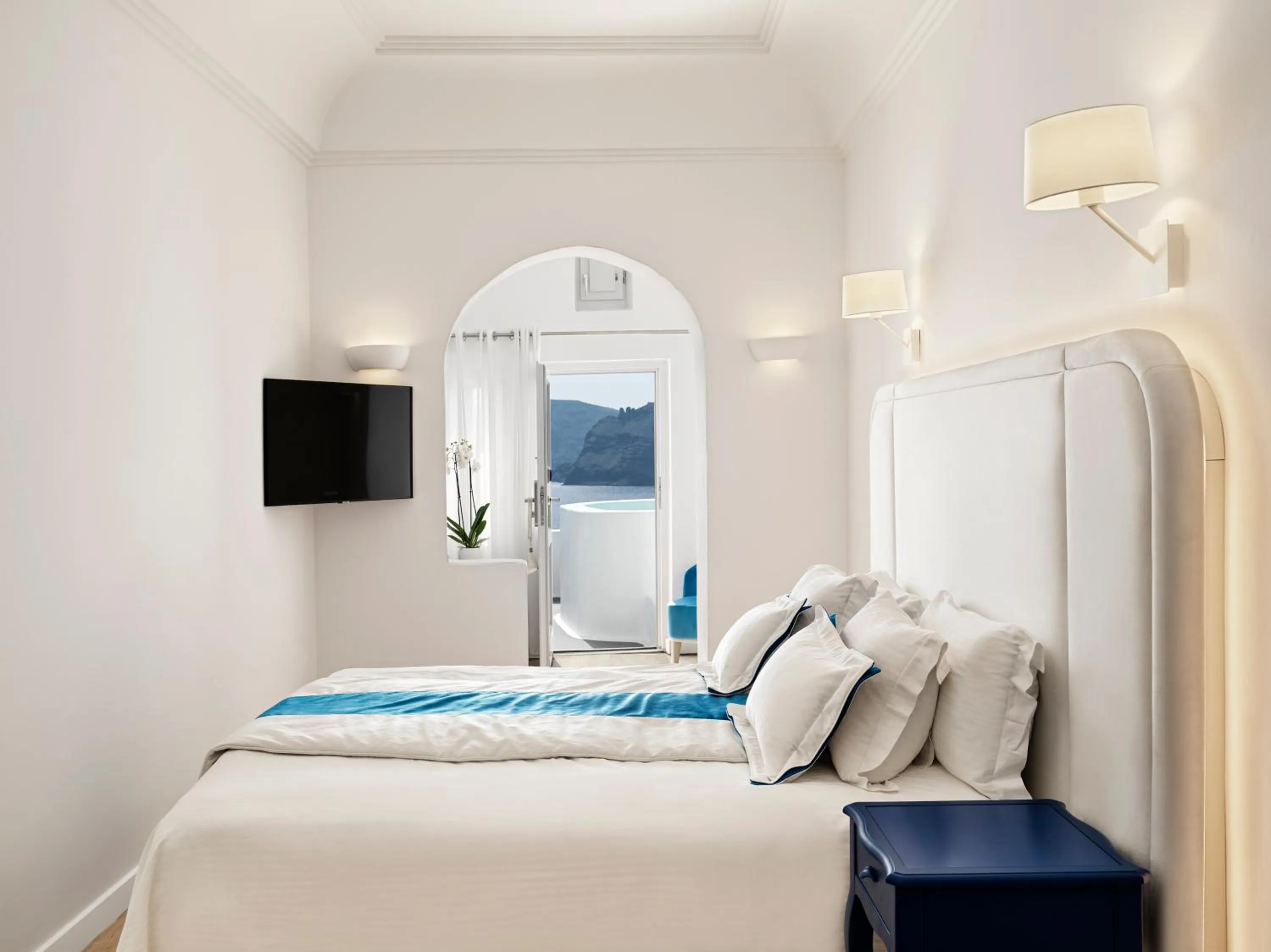 Photo of the whole room, Bed in Katikies Santorini - The Leading Hotels Of The World