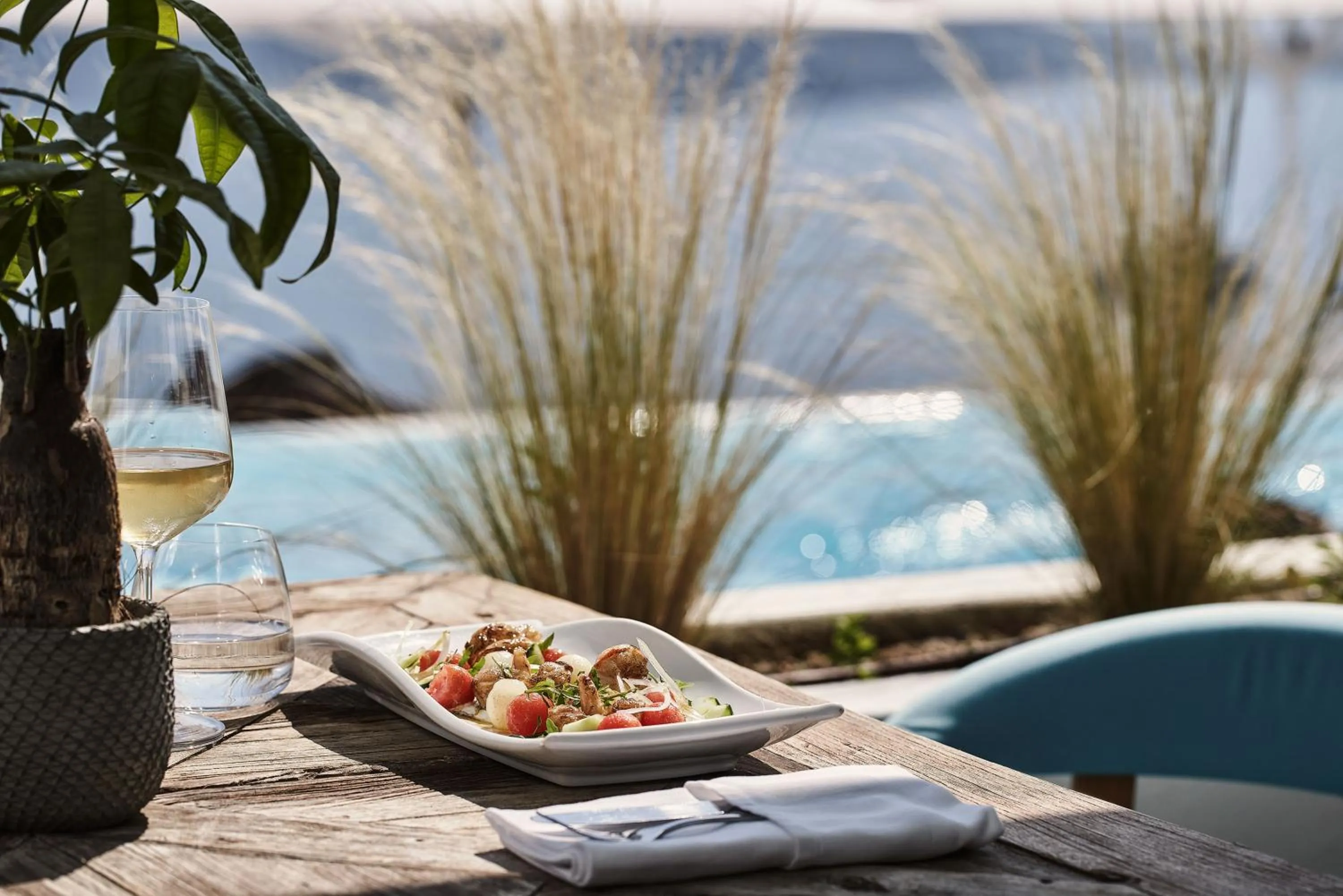 Food and drinks in Katikies Kirini Santorini - The Leading Hotels Of The World