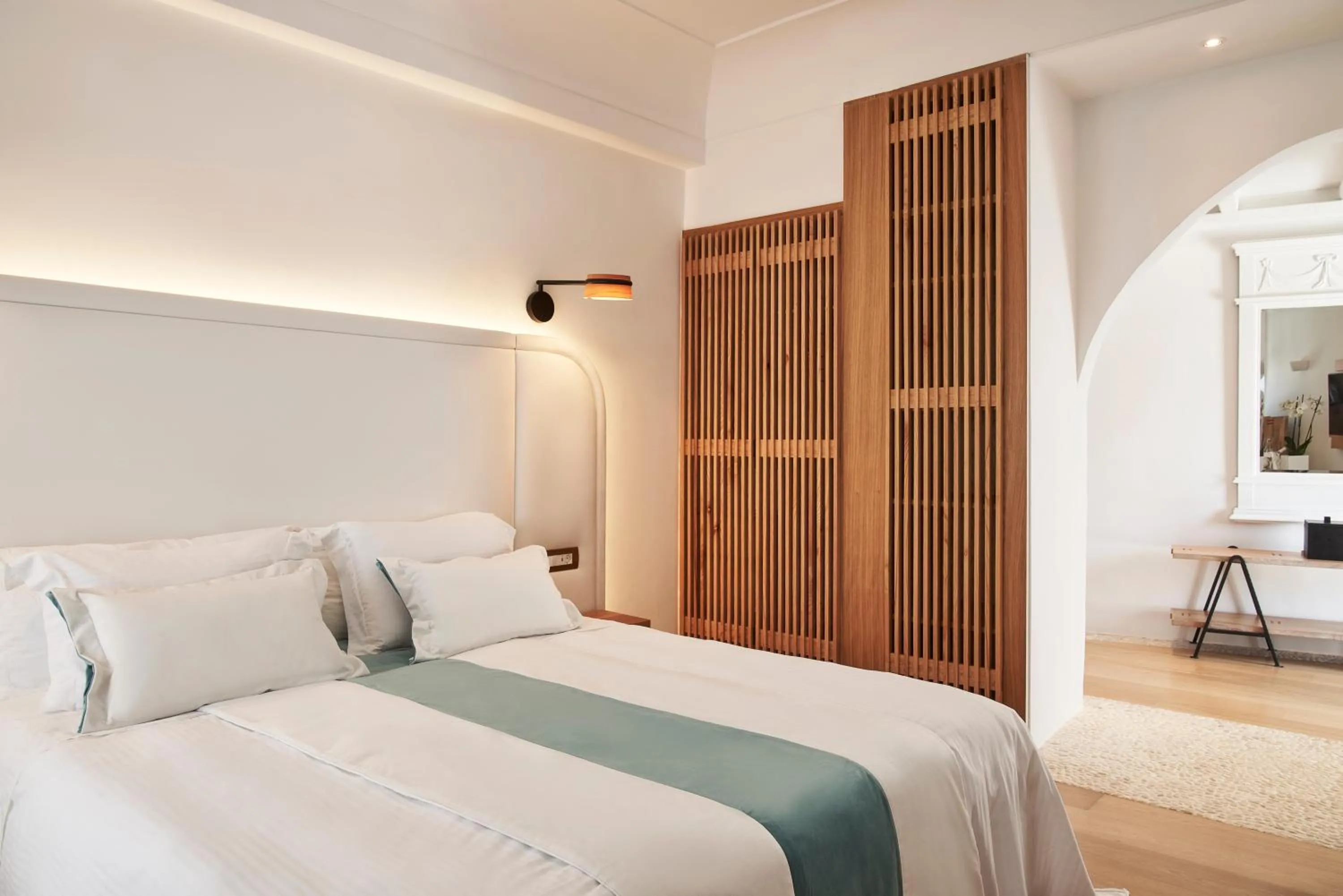 Bed in Katikies Kirini Santorini - The Leading Hotels Of The World