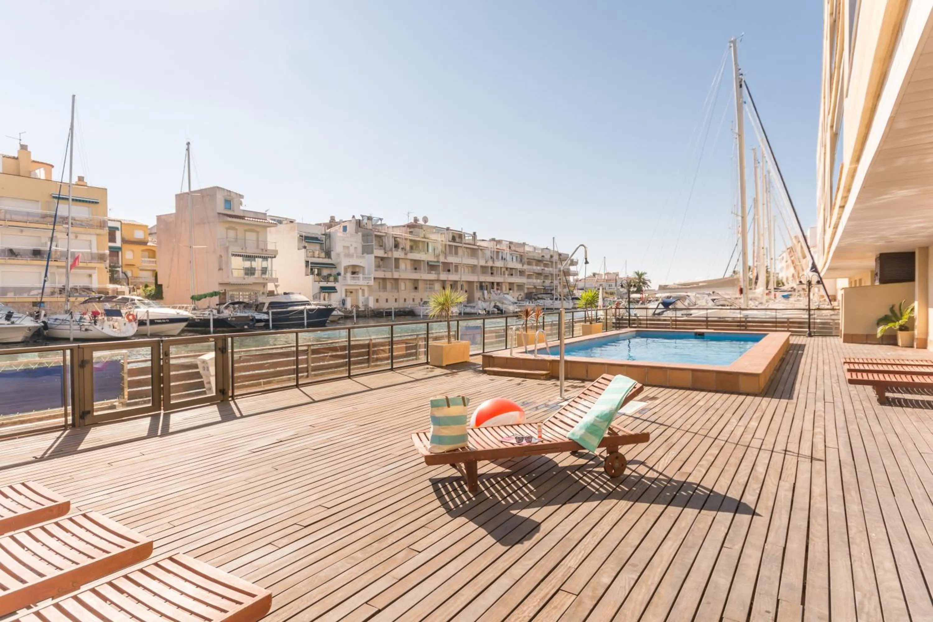 Summer in Pierre & Vacances Empuriabrava Marina