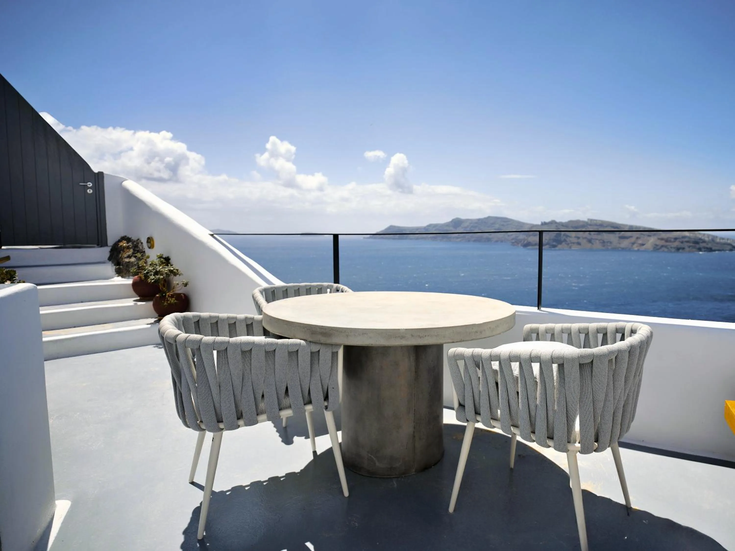 Patio in IKIES Santorini