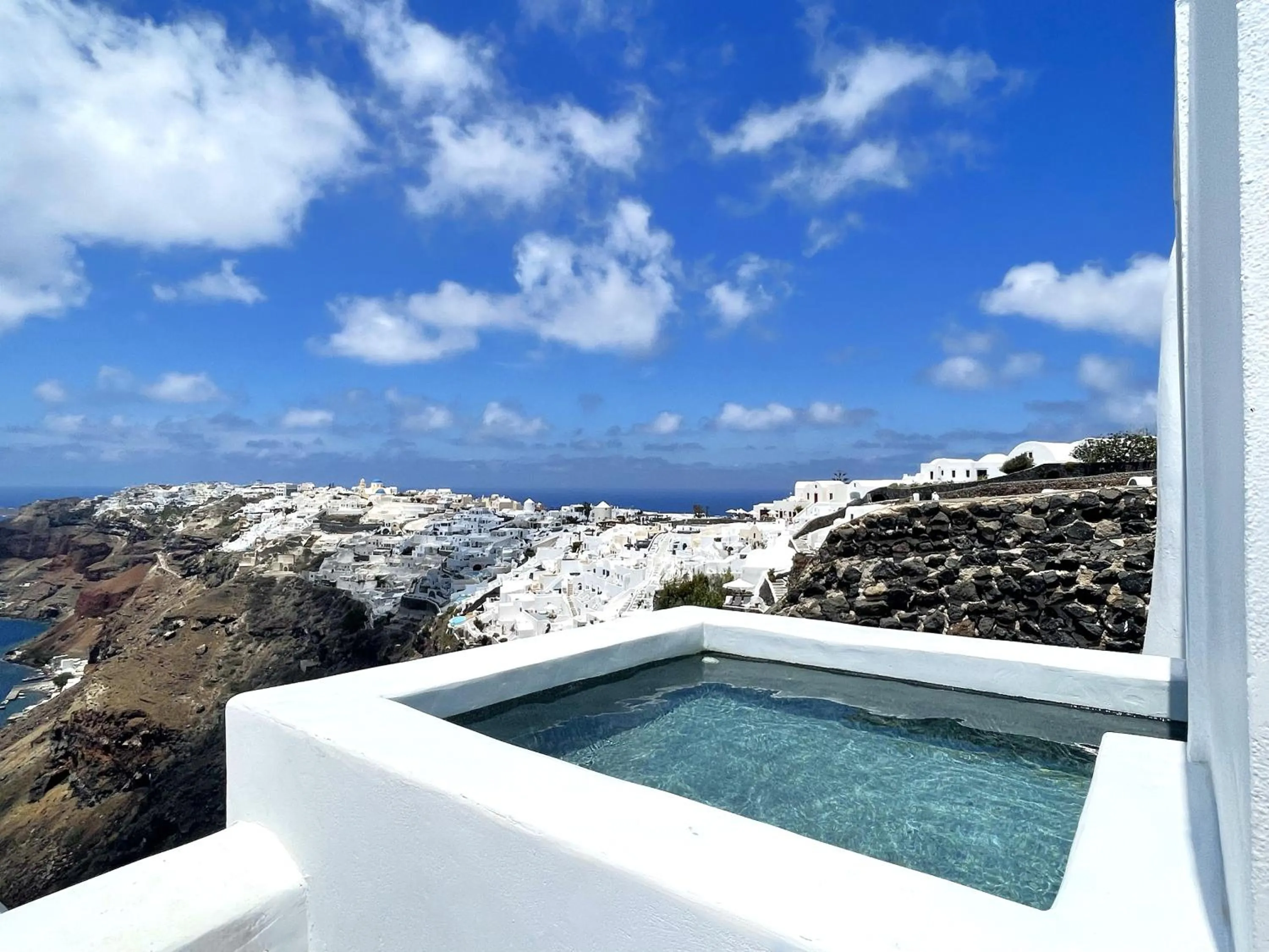Hot Tub in IKIES Santorini