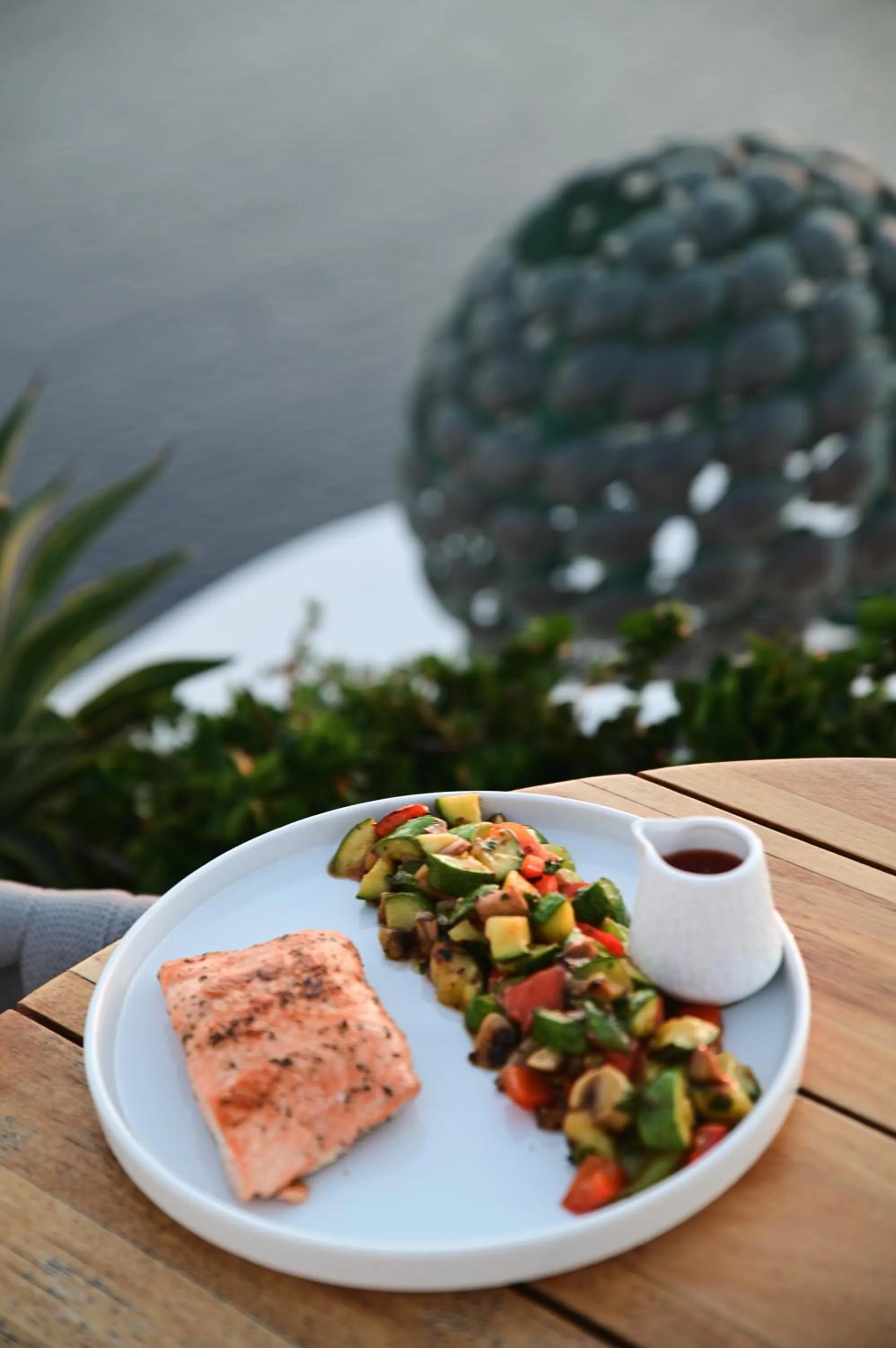 Food and drinks in IKIES Santorini