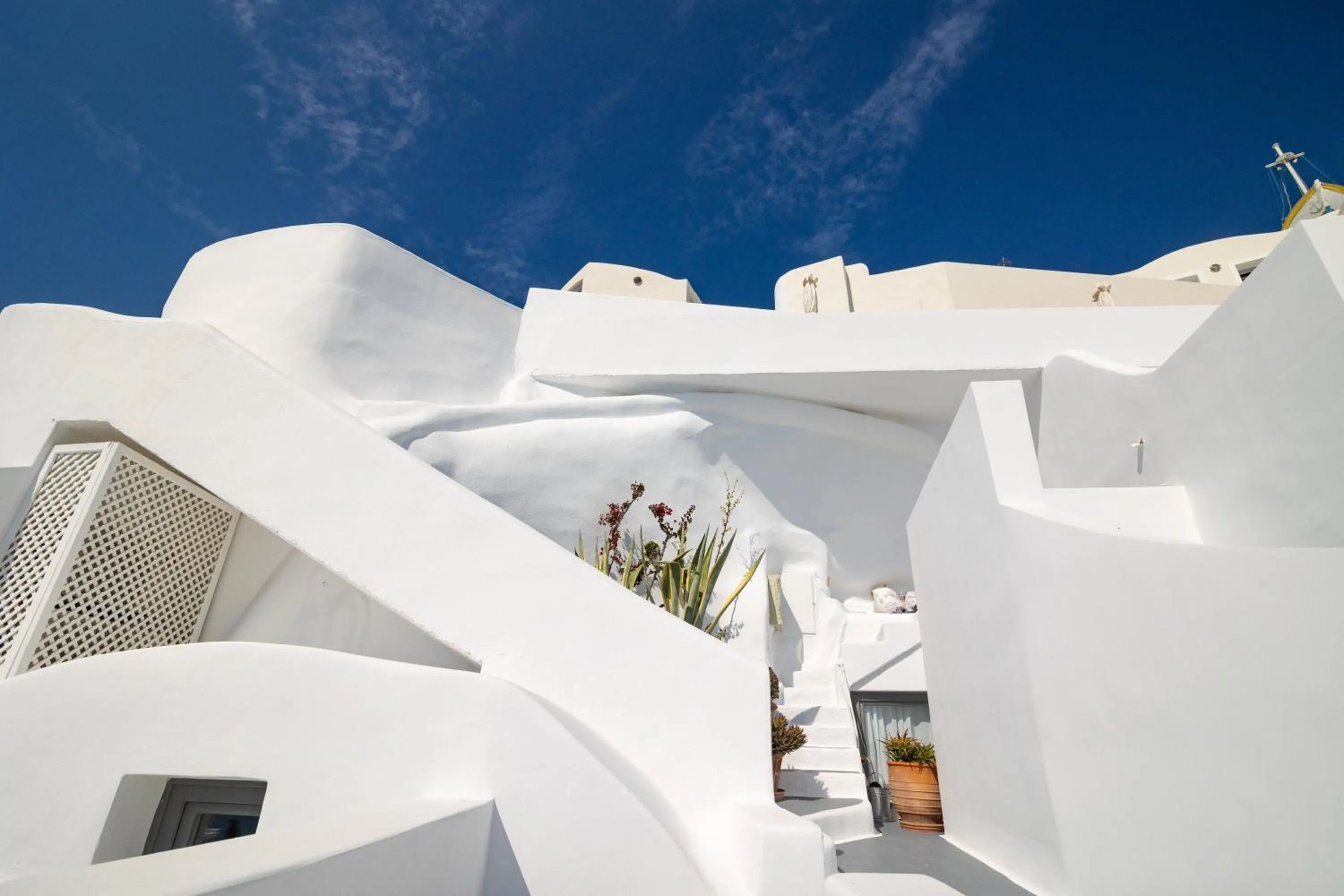 Property building in IKIES Santorini