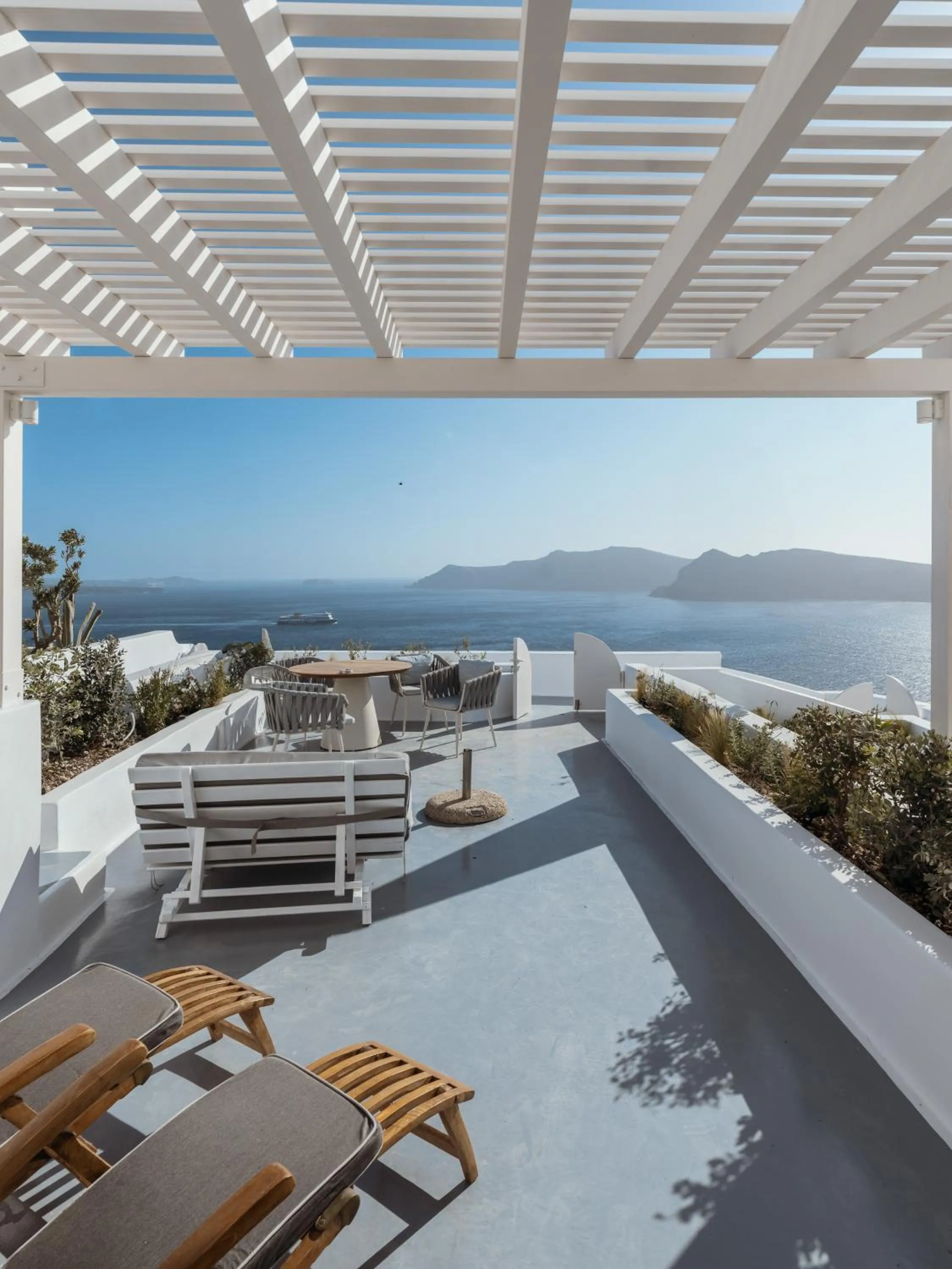 Hot Tub in IKIES Santorini