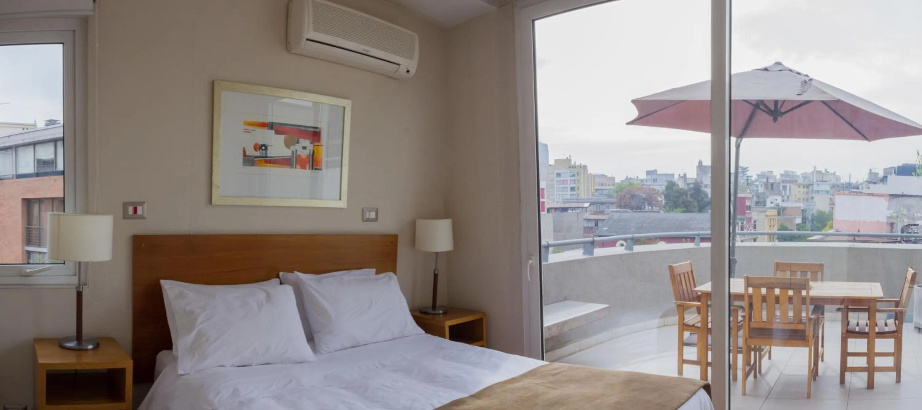 Photo of the whole room, Bed in Lastarria Aparts