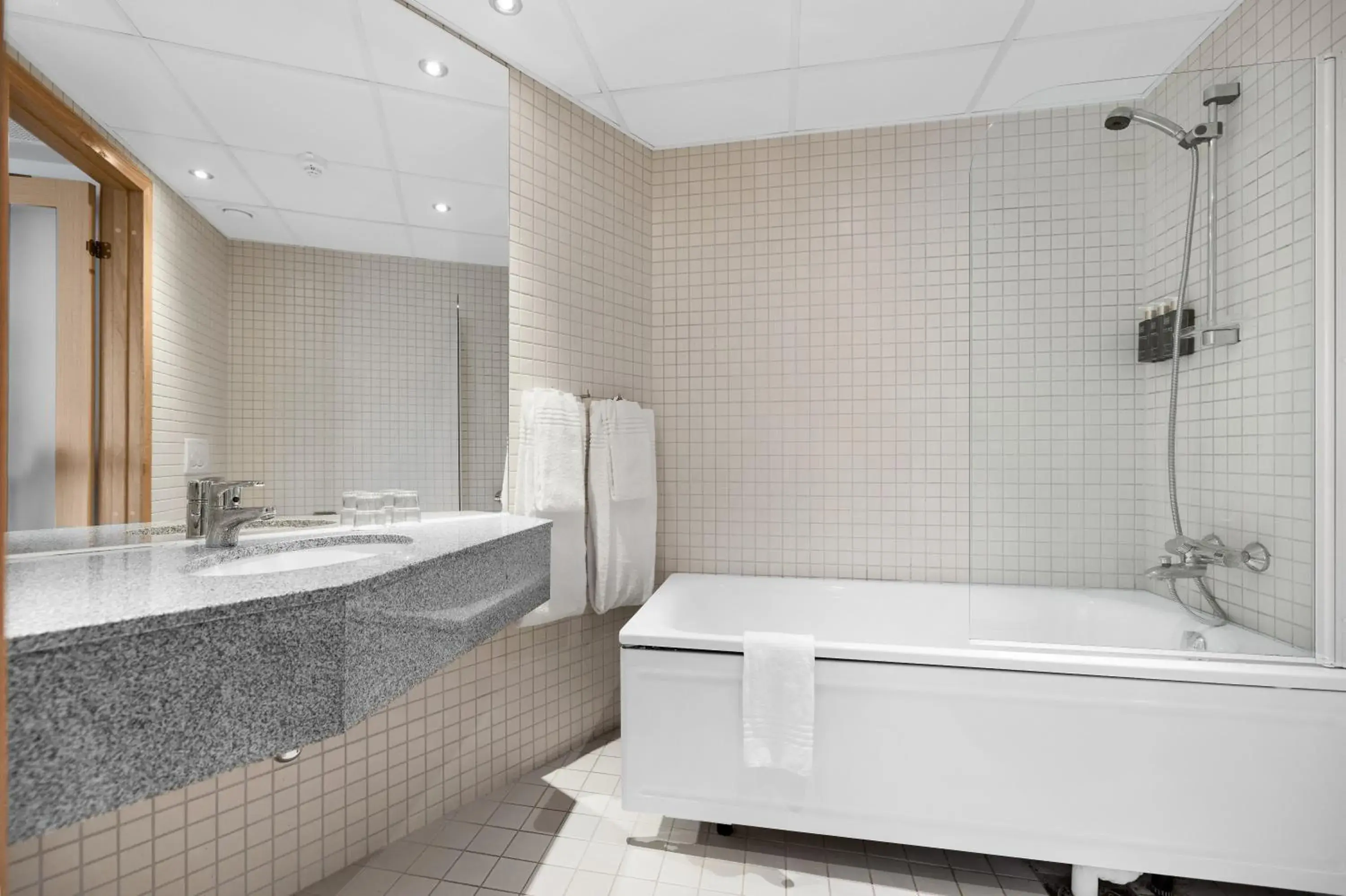 Deluxe Double Room in Clarion Hotel Tyholmen Deluxe Double Room in Clarion Hotel Tyholmen