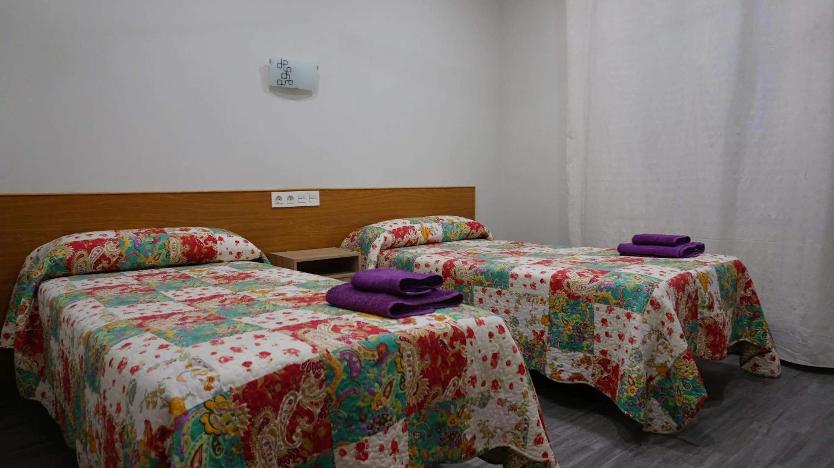 Bedroom, Bed in Pensión Calfred II