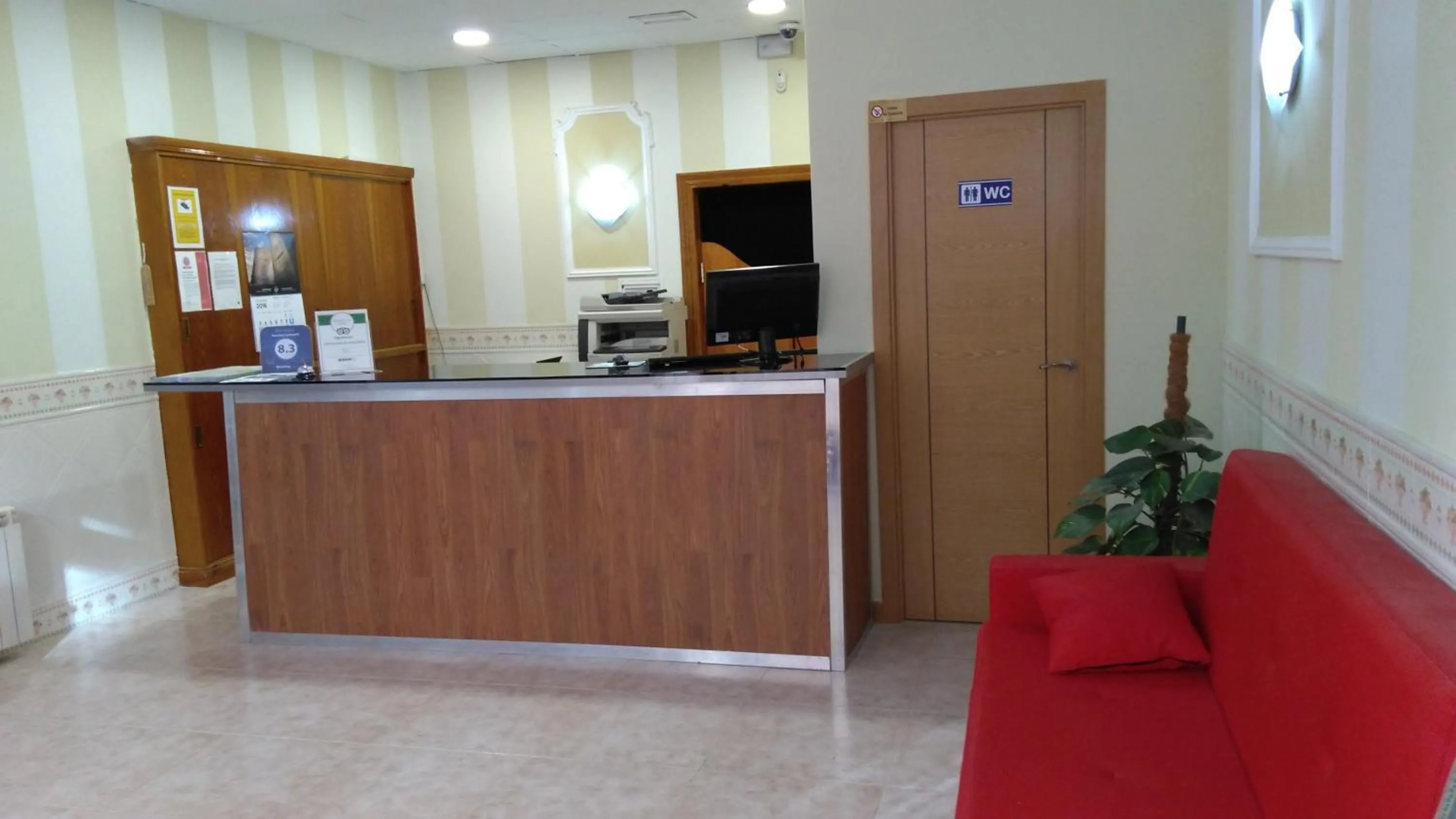 Lobby or reception in Pensión Calfred II