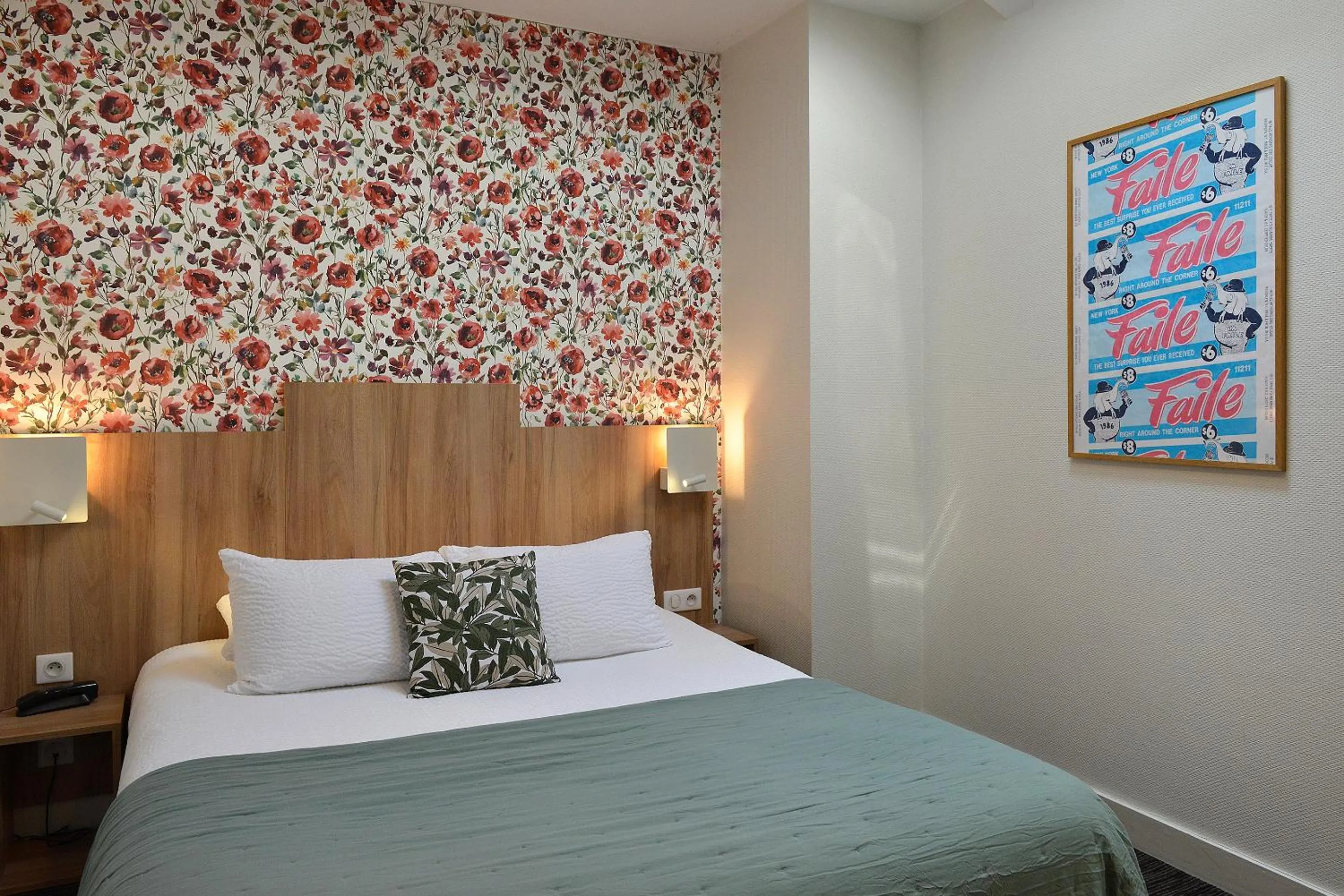 Bed in Logis Hôtel Restaurant Maison Voltaire