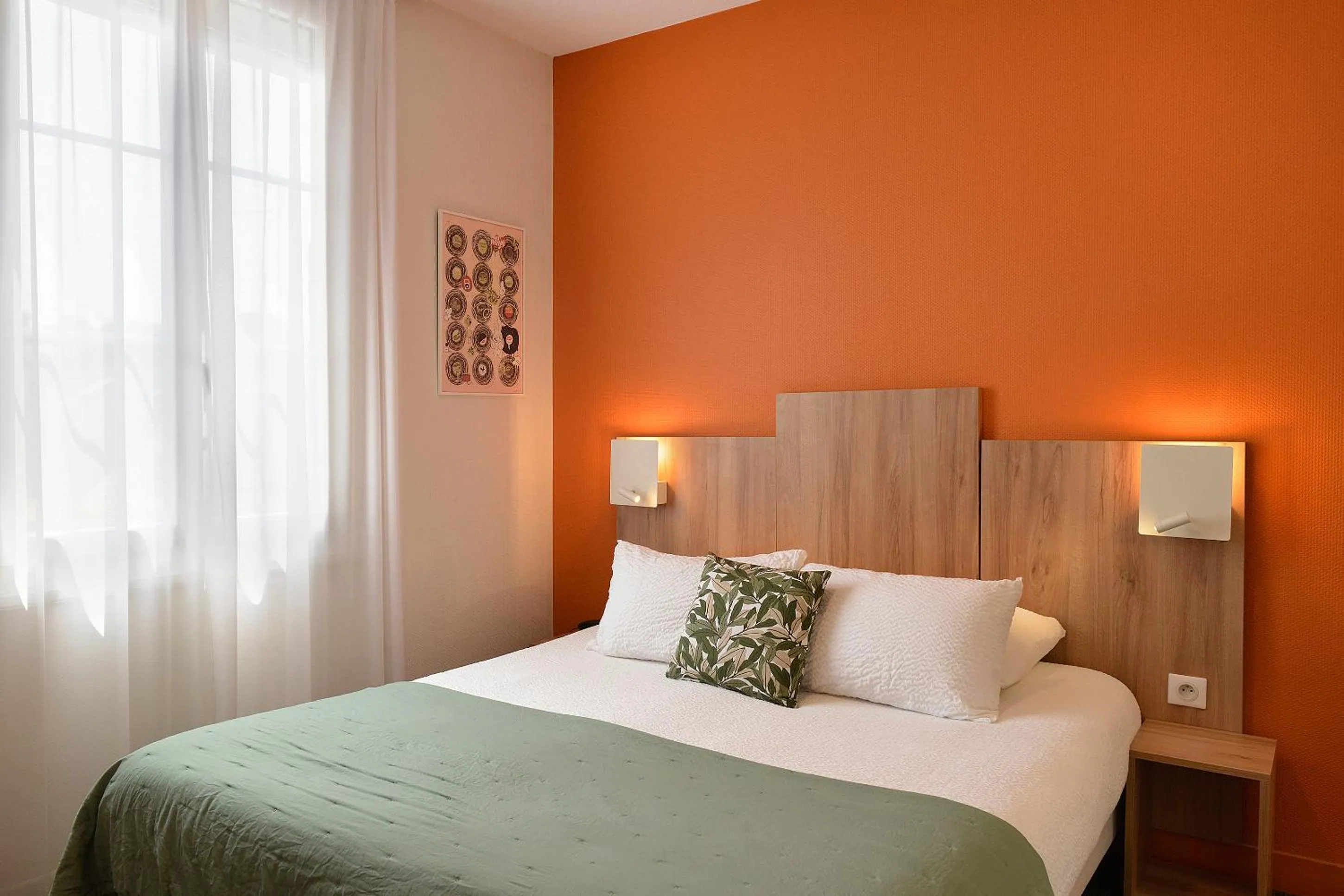 Bed in Logis Hôtel Restaurant Maison Voltaire