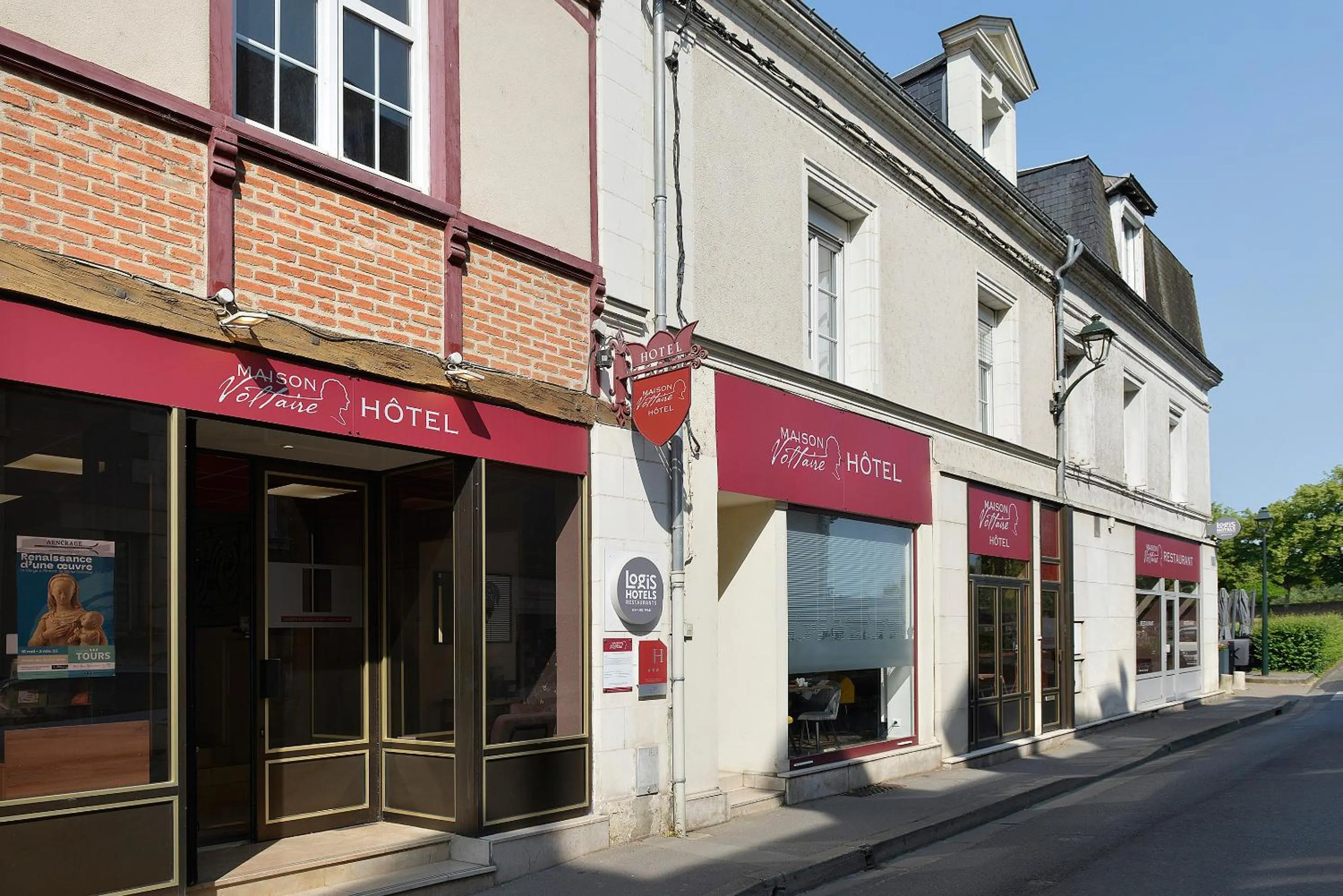 Property building in Logis Hôtel Restaurant Maison Voltaire