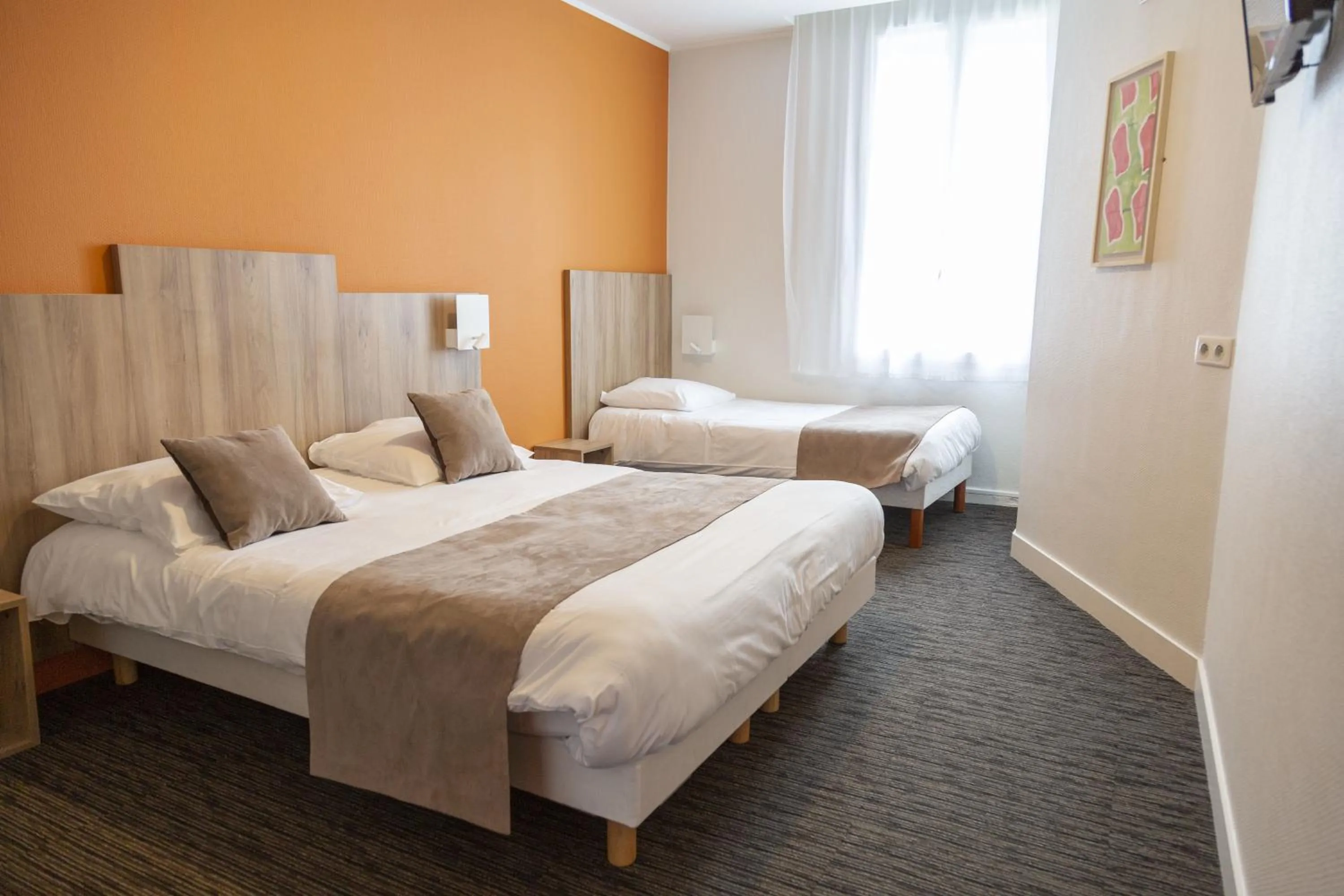 Bed in Logis Hôtel Restaurant Maison Voltaire