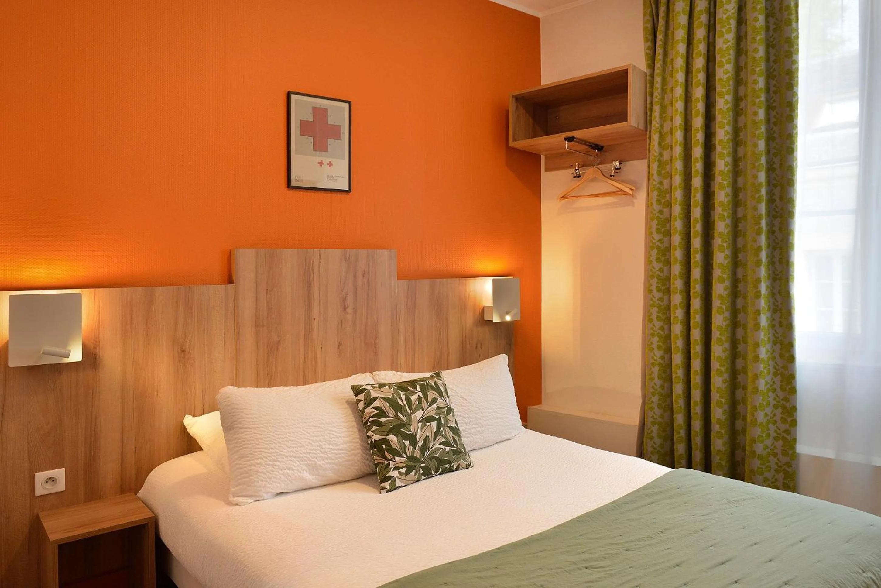 Bed in Logis Hôtel Restaurant Maison Voltaire