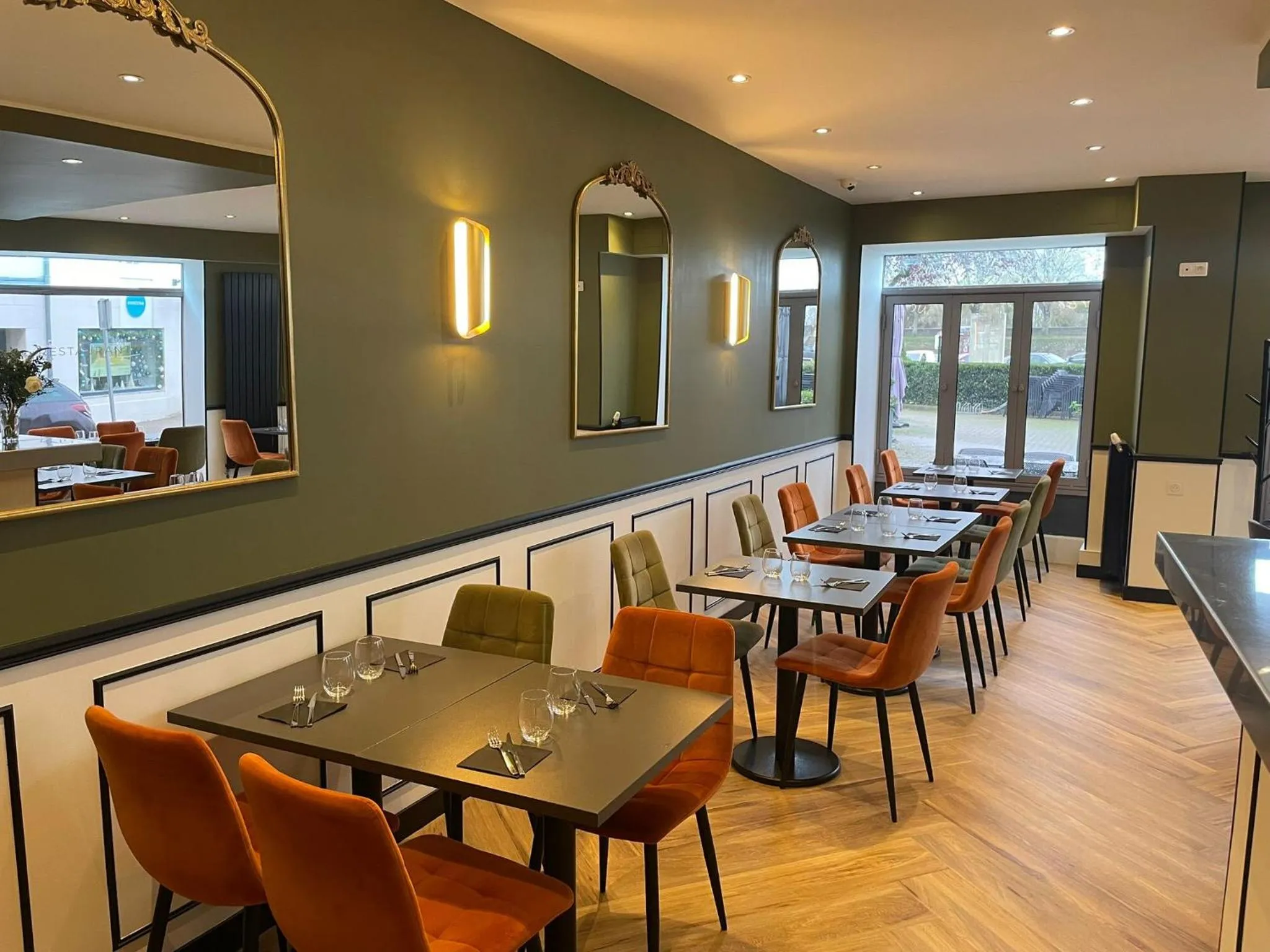 Restaurant/places to eat in Logis Hôtel Maison Voltaire