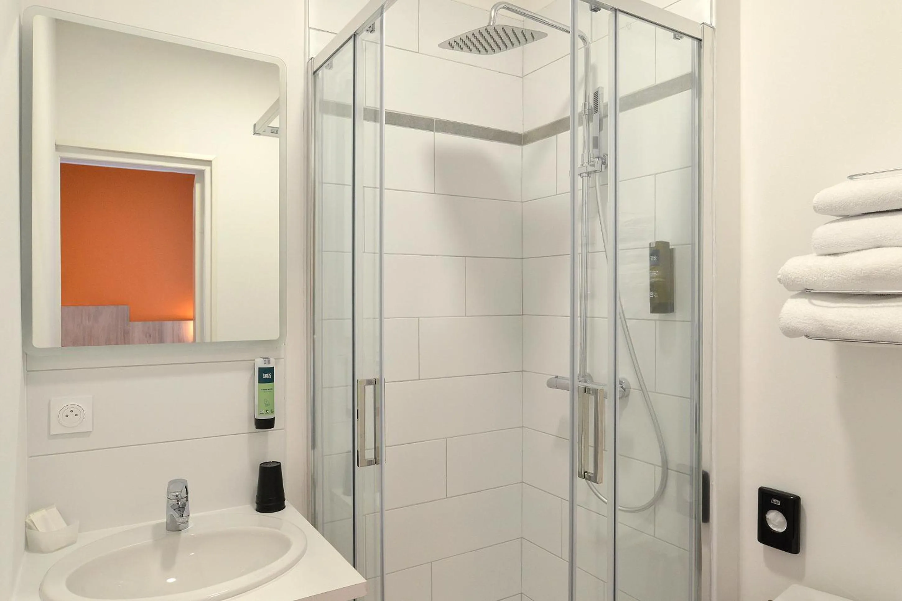 Bathroom in Logis Hôtel Restaurant Maison Voltaire