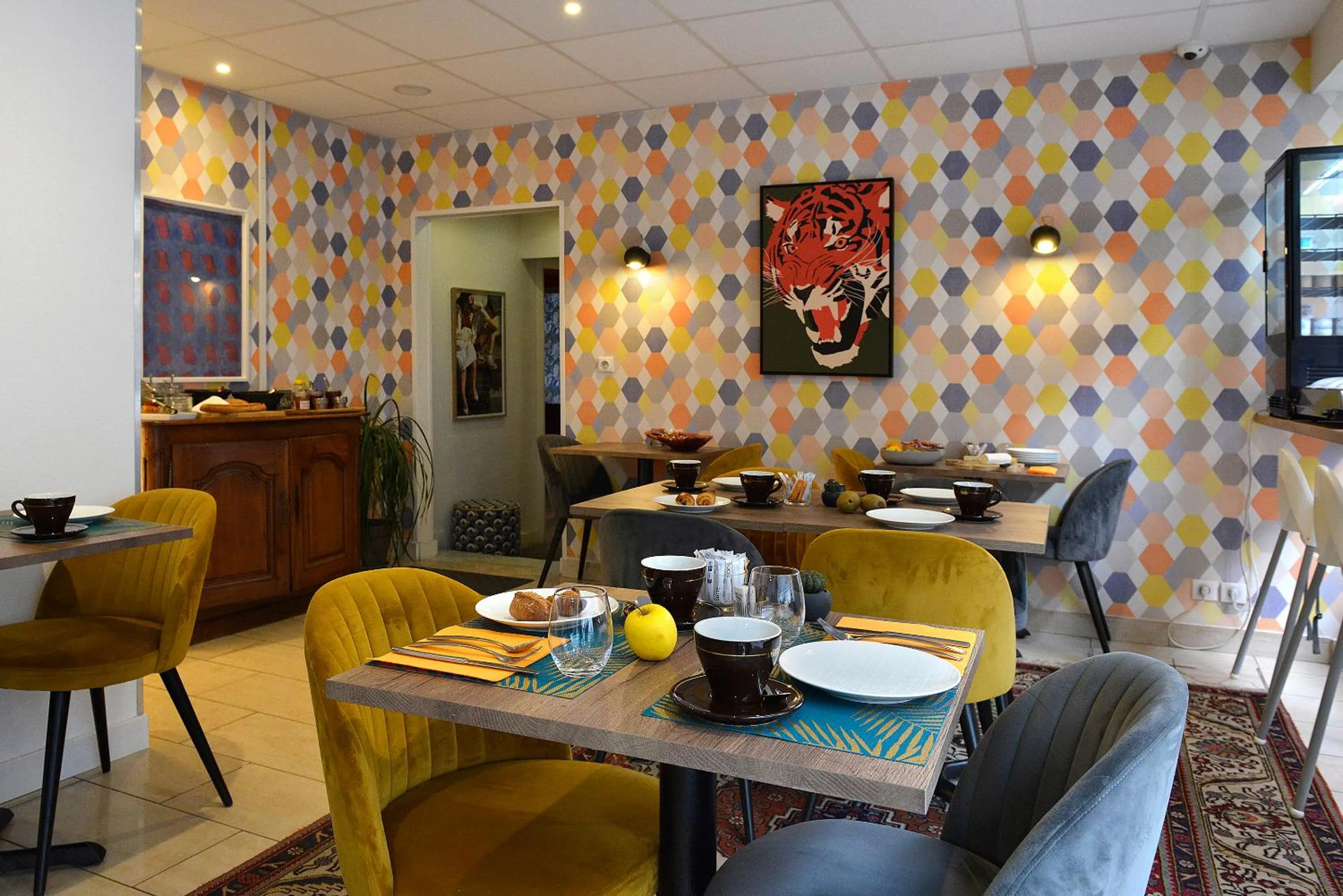 Property building in Logis Hôtel Restaurant Maison Voltaire