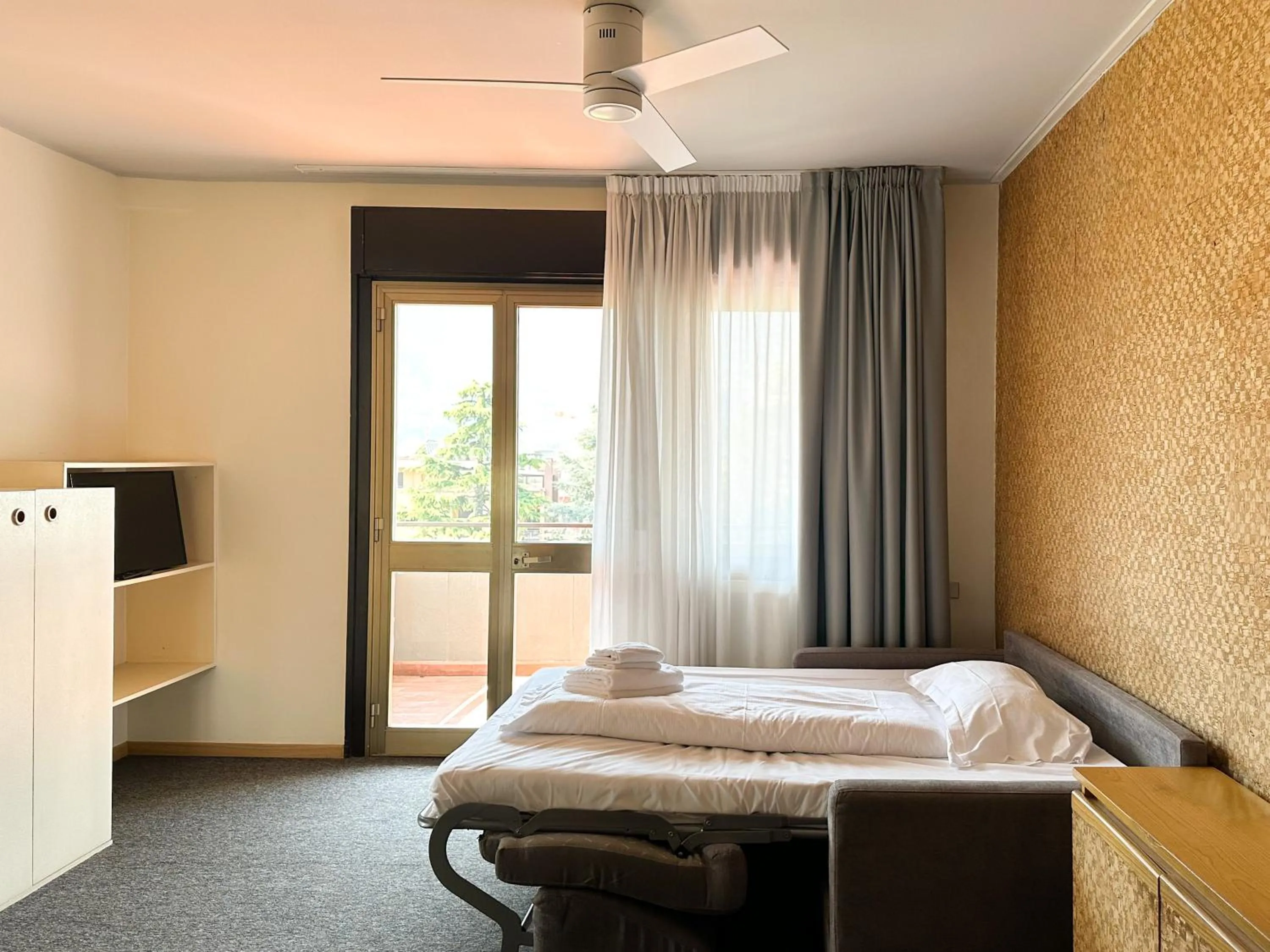 Bed in Residence Monica