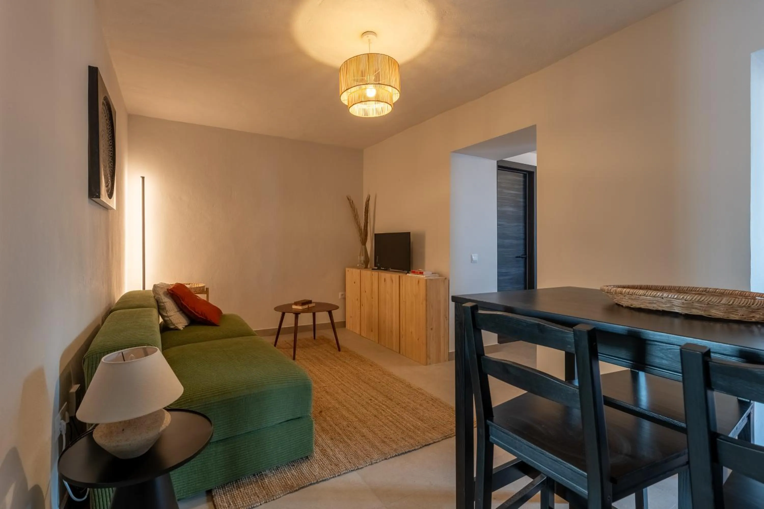 TV and multimedia in I AM La Posada Hotel and Apartment