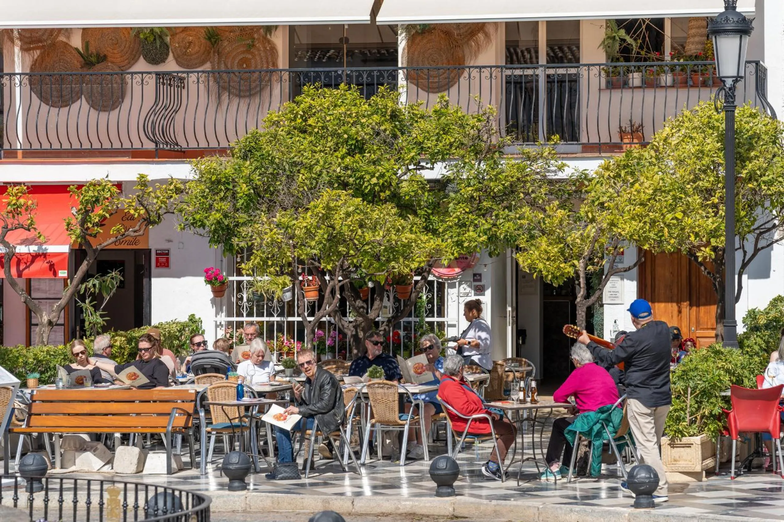 Restaurant/places to eat in I AM La Posada Hotel and Apartment