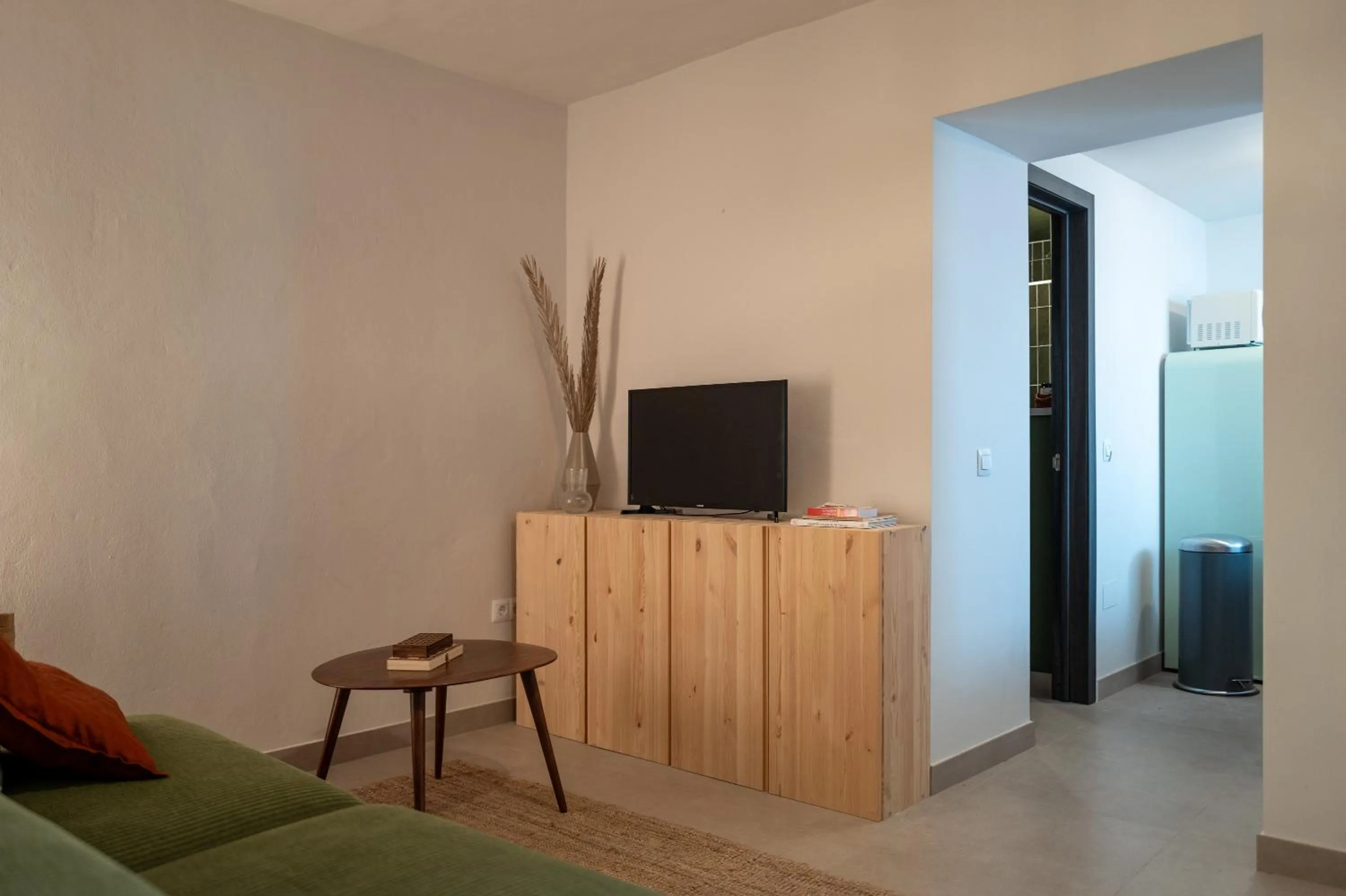 TV and multimedia in I AM La Posada Hotel and Apartment