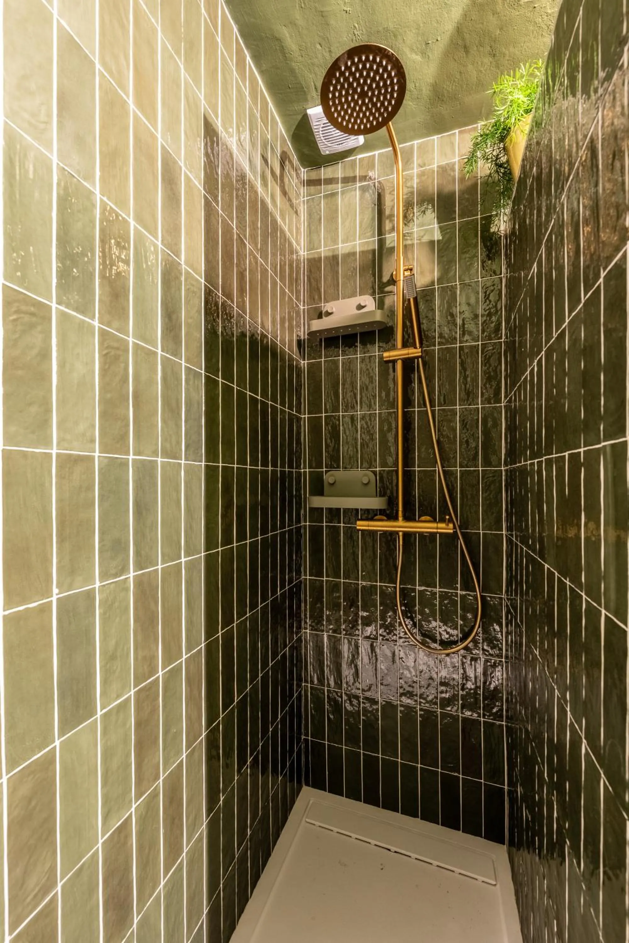Shower in I AM La Posada Hotel and Apartment