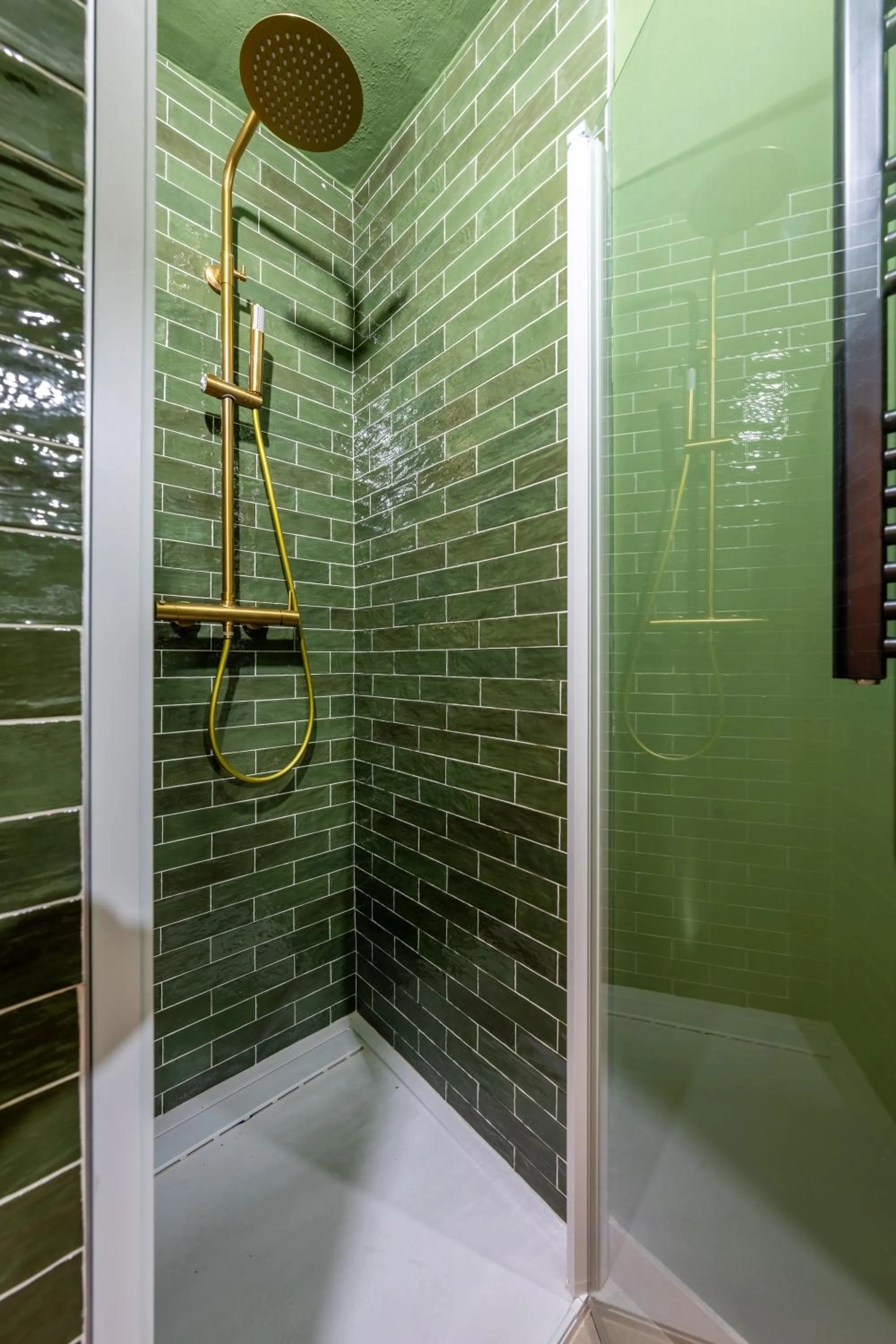 Shower in I AM La Posada Hotel and Apartment