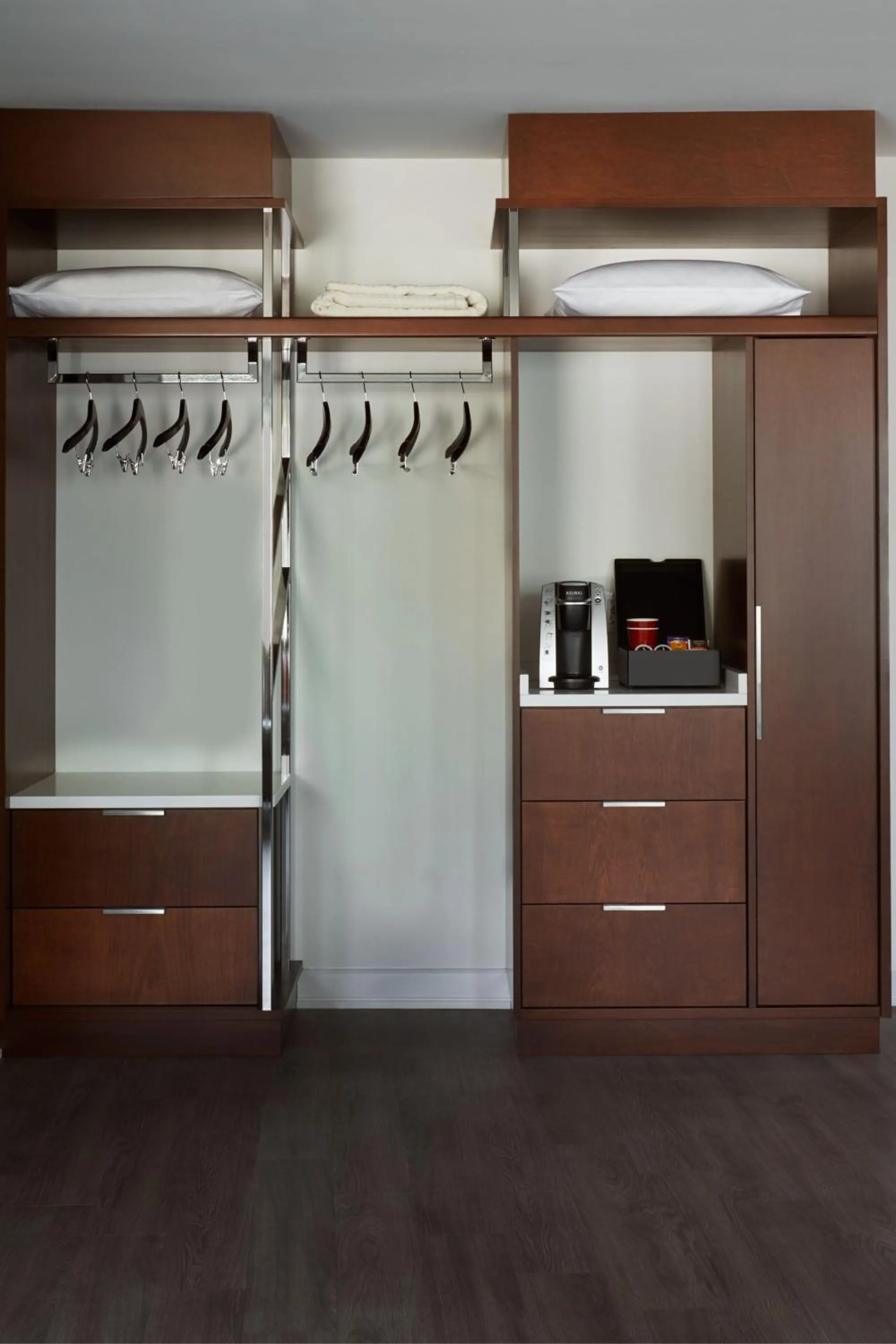 Photo of the whole room in Toronto Marriott City Centre Hotel