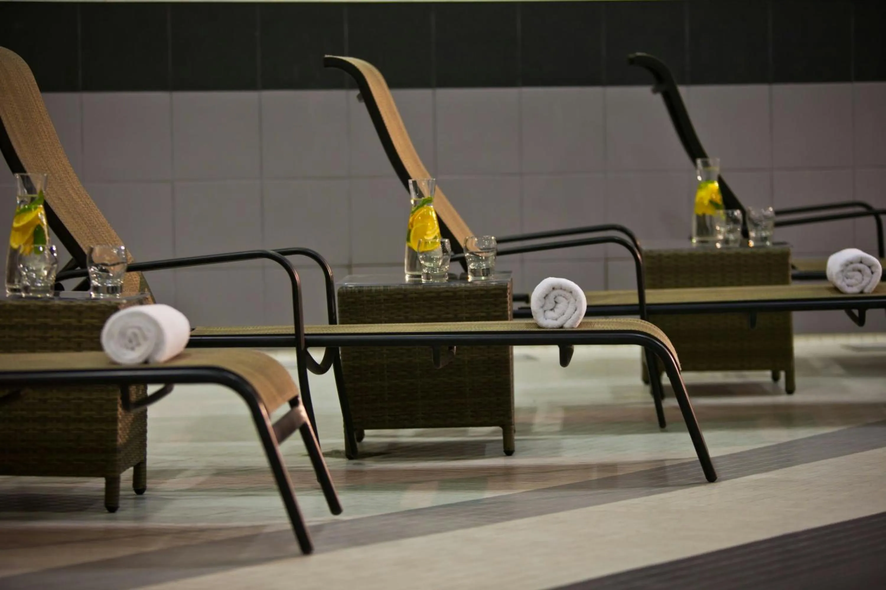 Swimming pool in Toronto Marriott City Centre Hotel